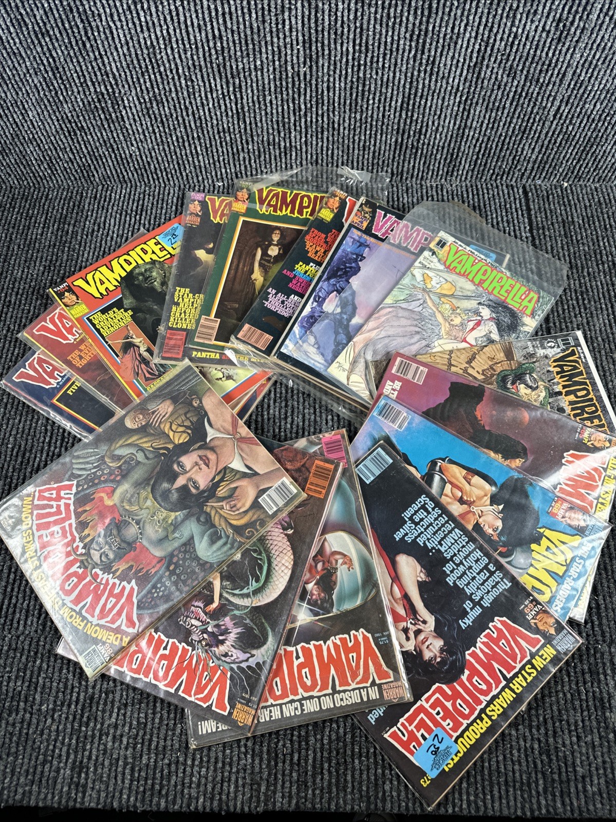 Vampirella Warren Magazine Lot of 15 Vintage Horror Comic 1970s 1980s Issues Vampirella Warren Magazine Lot of 15 Vintage Horror Comic 1970s 1980s Issues