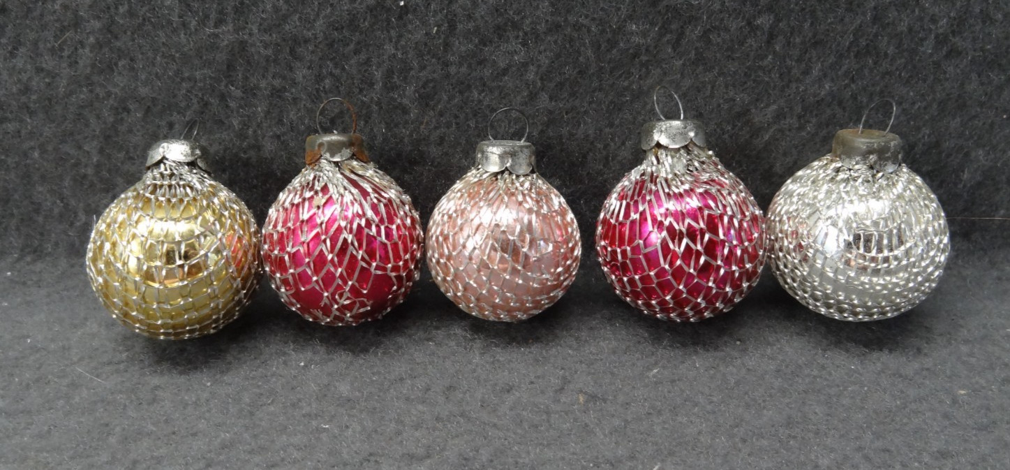 VTG (5) Christmas Ornament Mesh Ball Silver Feather Tree Japan 1\