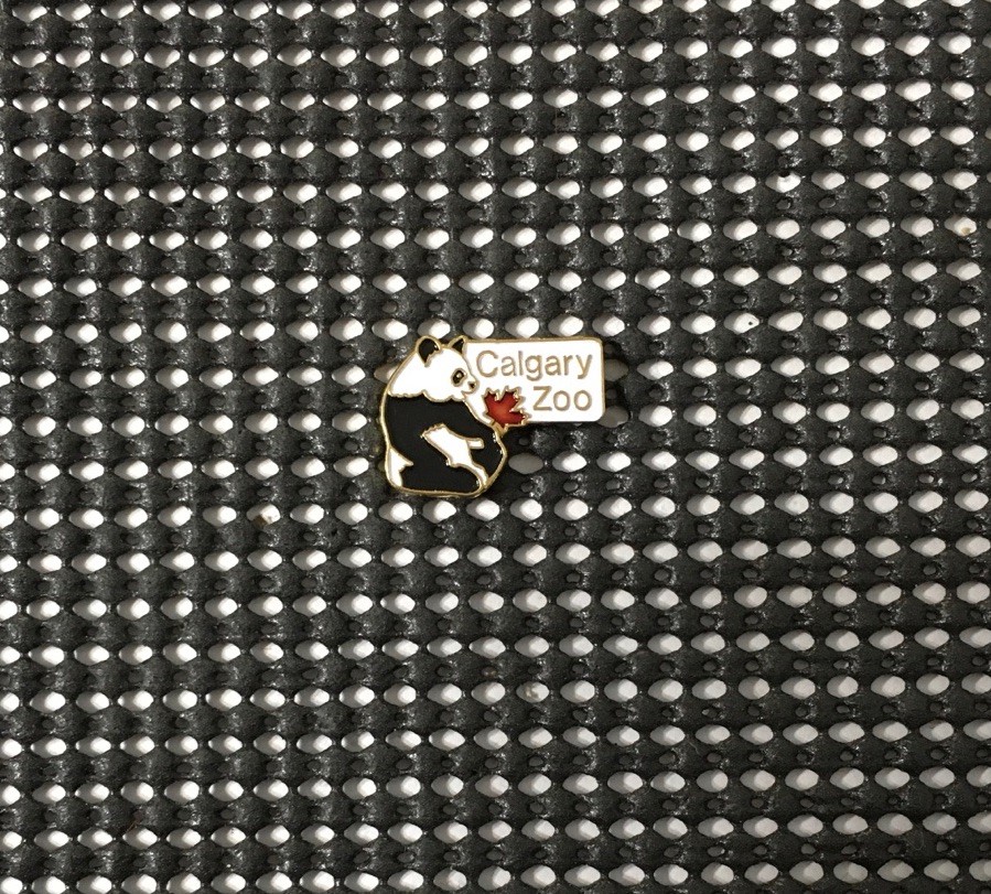 VINTAGE CALGARY ZOO PANDA BEAR MAPLE LEAF CANADA TRAVEL SOUVENIR LAPEL HAT PIN VINTAGE CALGARY ZOO PANDA BEAR MAPLE LEAF CANADA TRAVEL SOUVENIR LAPEL HAT PIN