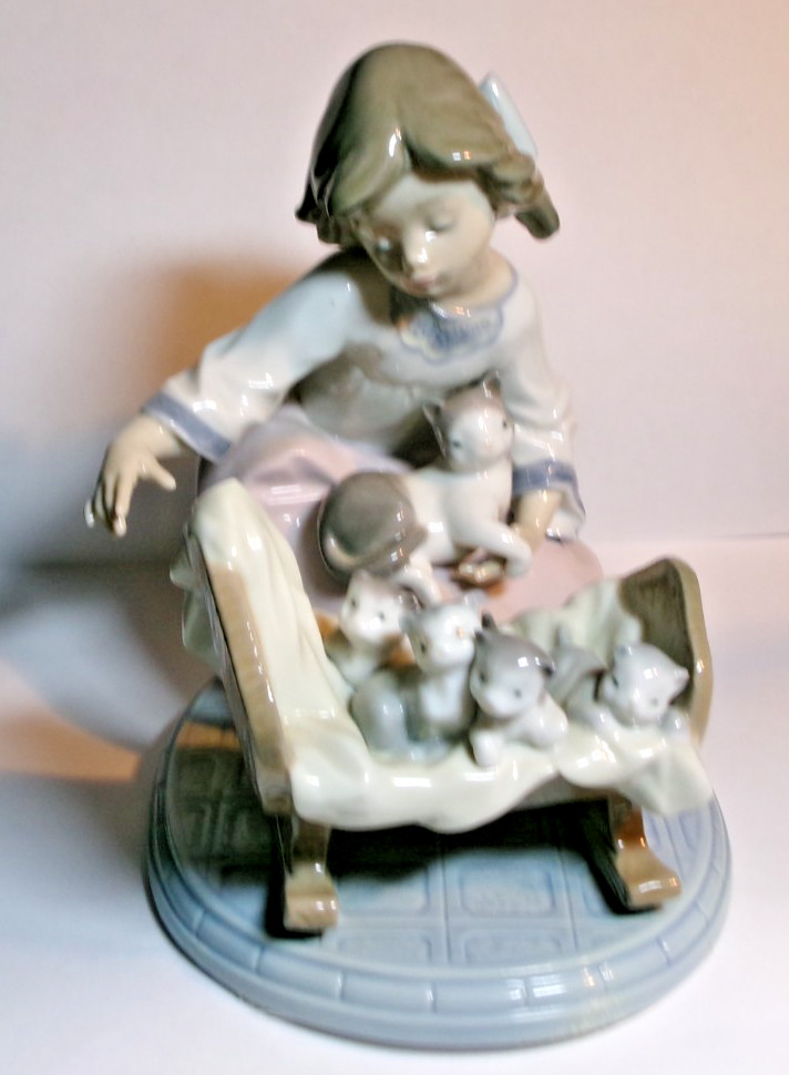 1991 Lladro 5784 Porcelain Figure Retired 1997 Girl w A Cradle of Kittens
