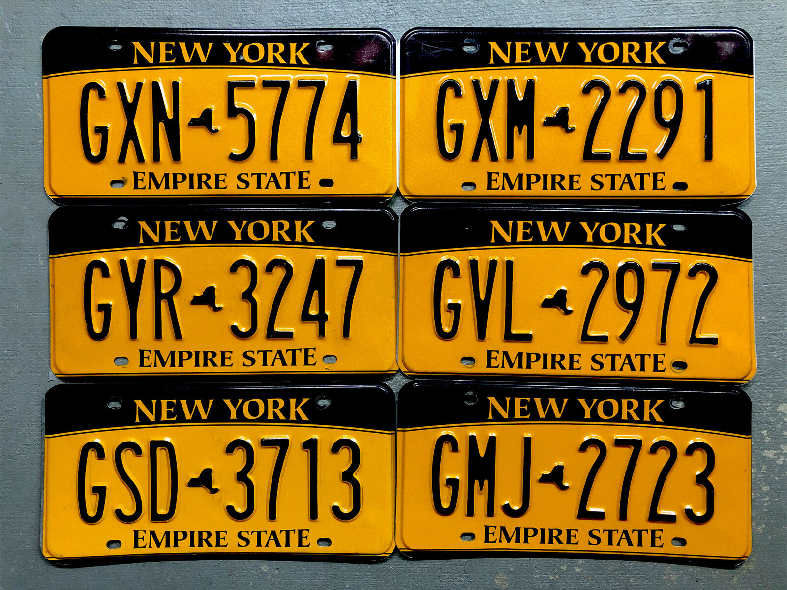 ONE EXPIRED 2018 NEW YORK LICENSE PLATE EMPIRE STATE RANDOM LETTERS/NUMBERS