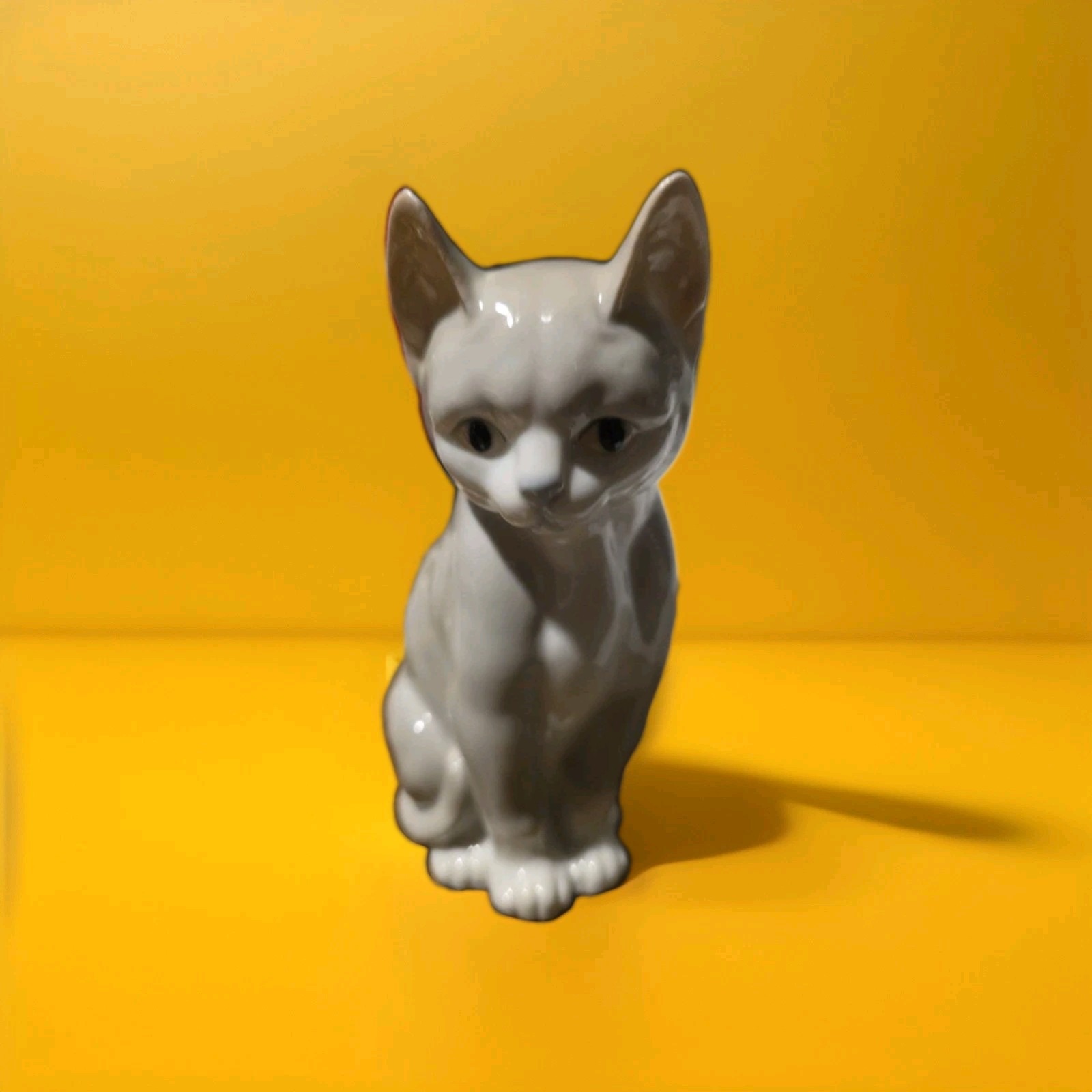 Vintage and Beautiful Otagiri Japanese Porcelain Kitten - Tall 6\ Vintage and Beautiful Otagiri Japanese Porcelain Kitten - Tall 6\