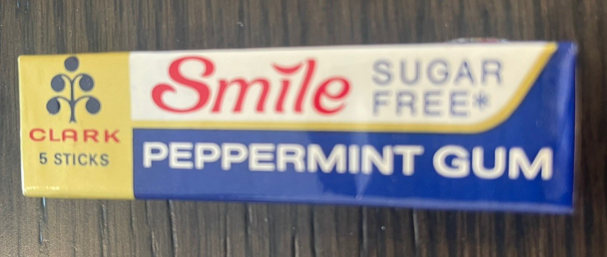 Vintage 1960’s CLARK SMILE PEPPERMINT SUGAR-FREE GUM  Unopened NOS