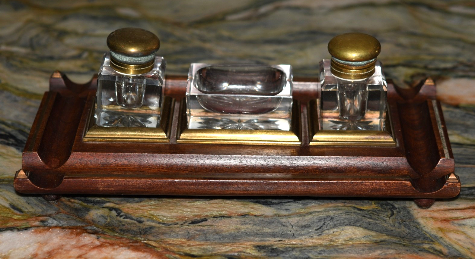 ANTIQUE INKSTAND, BRASS, TOOLED, TWO CRYSTAL BOTTLES, ENGLAND, 1880 ANTIQUE INKSTAND, BRASS, TOOLED, TWO CRYSTAL BOTTLES, ENGLAND, 1880
