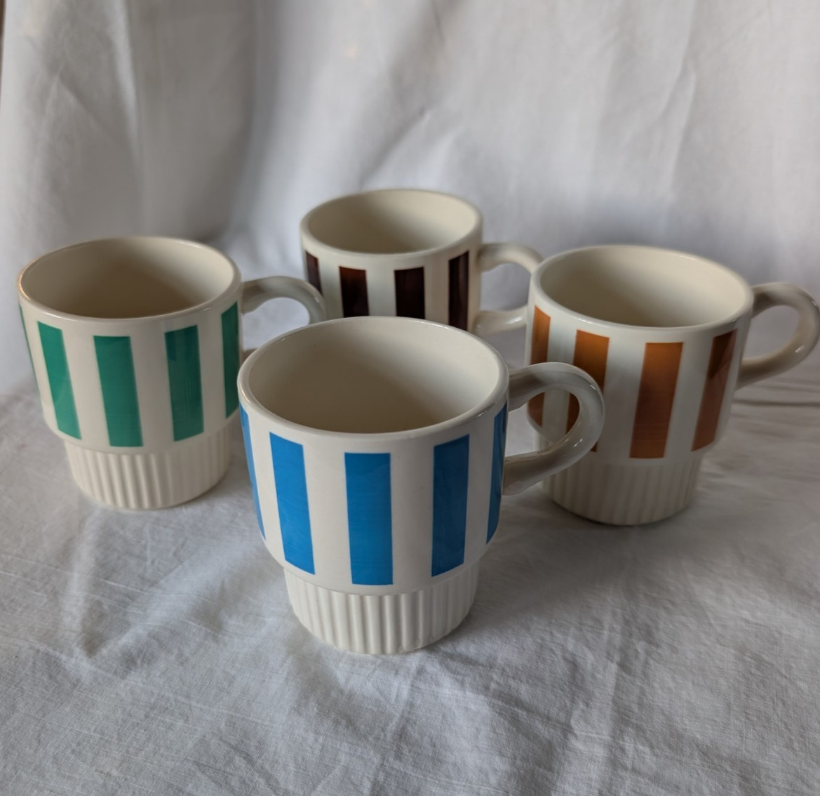 Vintage 1970s stackable coffee mugs vertical stripe ribbed base lot of 4 Vintage 1970s stackable coffee mugs vertical stripe ribbed base lot of 4