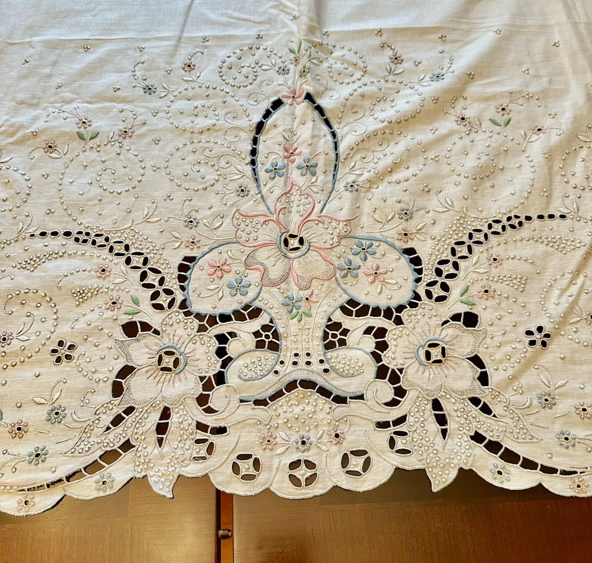 Vintage Madeira Set bed sheet & 2 pillow cases Embroidery Appliqués 102” Basket Vintage Madeira Set bed sheet & 2 pillow cases Embroidery Appliqués 102” Basket