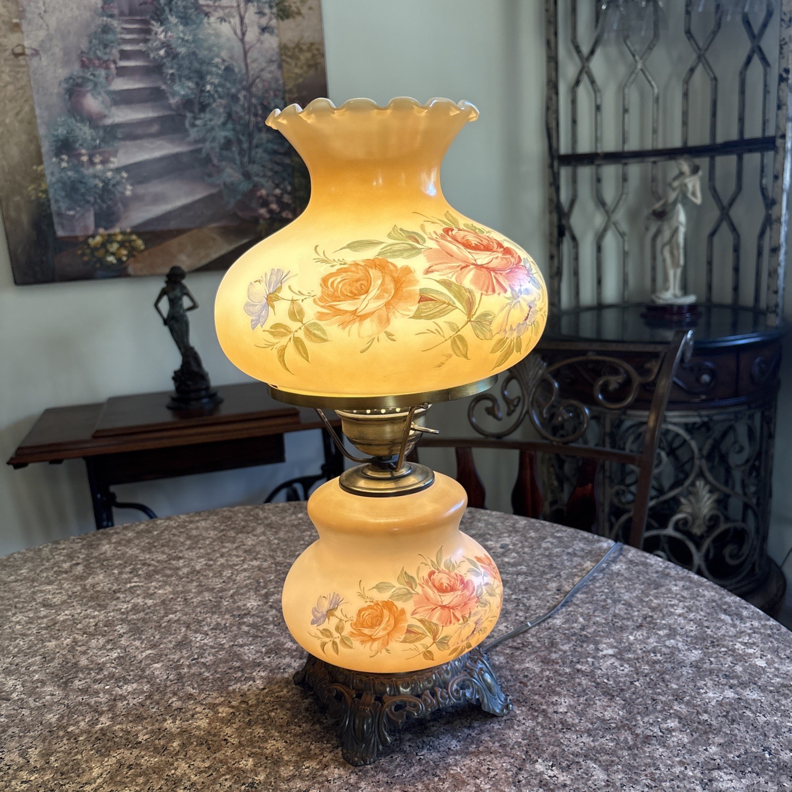 Gorgeous Vintage Gone With The Wind Hurricane 3-way parlor lamp 19” Tall