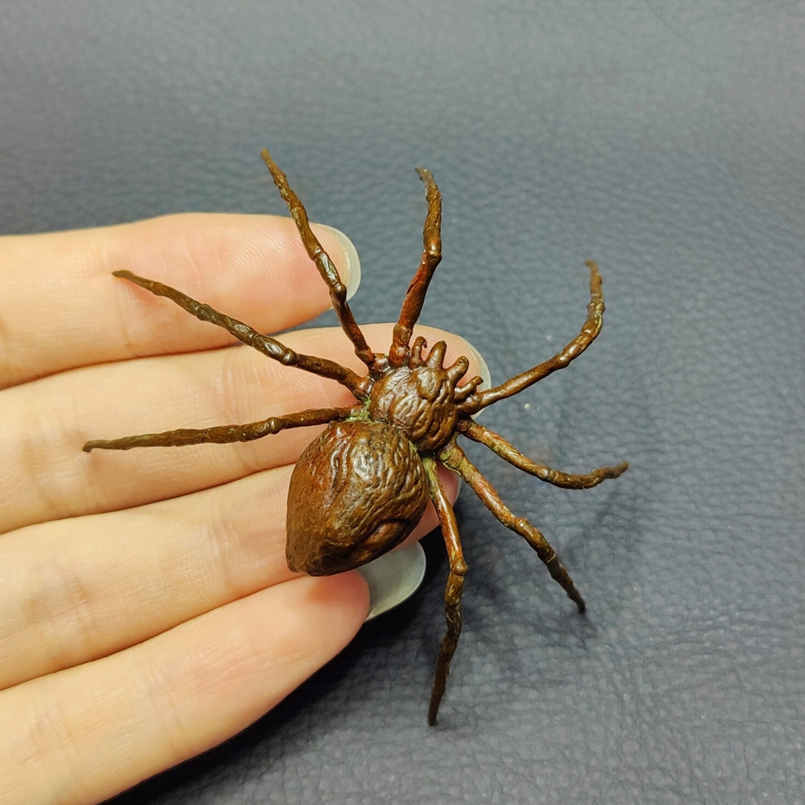 Lifelike Bronze Spider Statue Ornament,Vintage Copper Metal Spider Figurine Gift Lifelike Bronze Spider Statue Ornament,Vintage Copper Metal Spider Figurine Gift