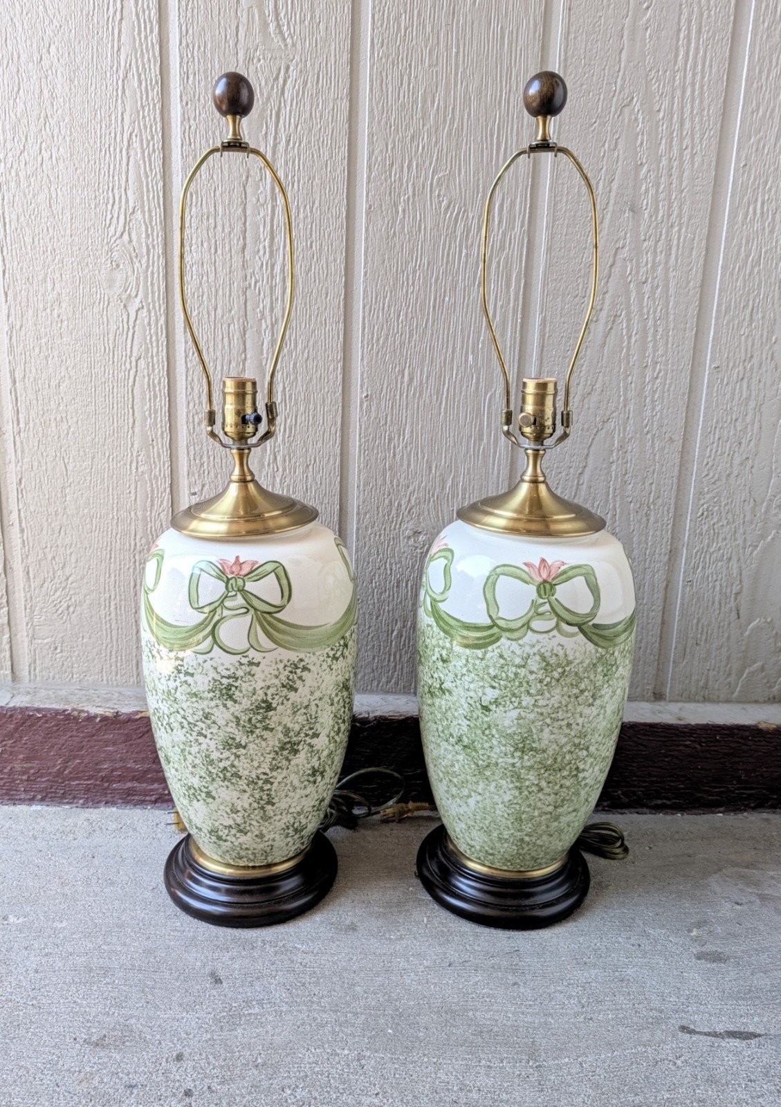 Pair Vintage Wildwood Ceramic Lamps Urn Ribbon Bow Floral French Country Cottage Pair Vintage Wildwood Ceramic Lamps Urn Ribbon Bow Floral French Country Cottage