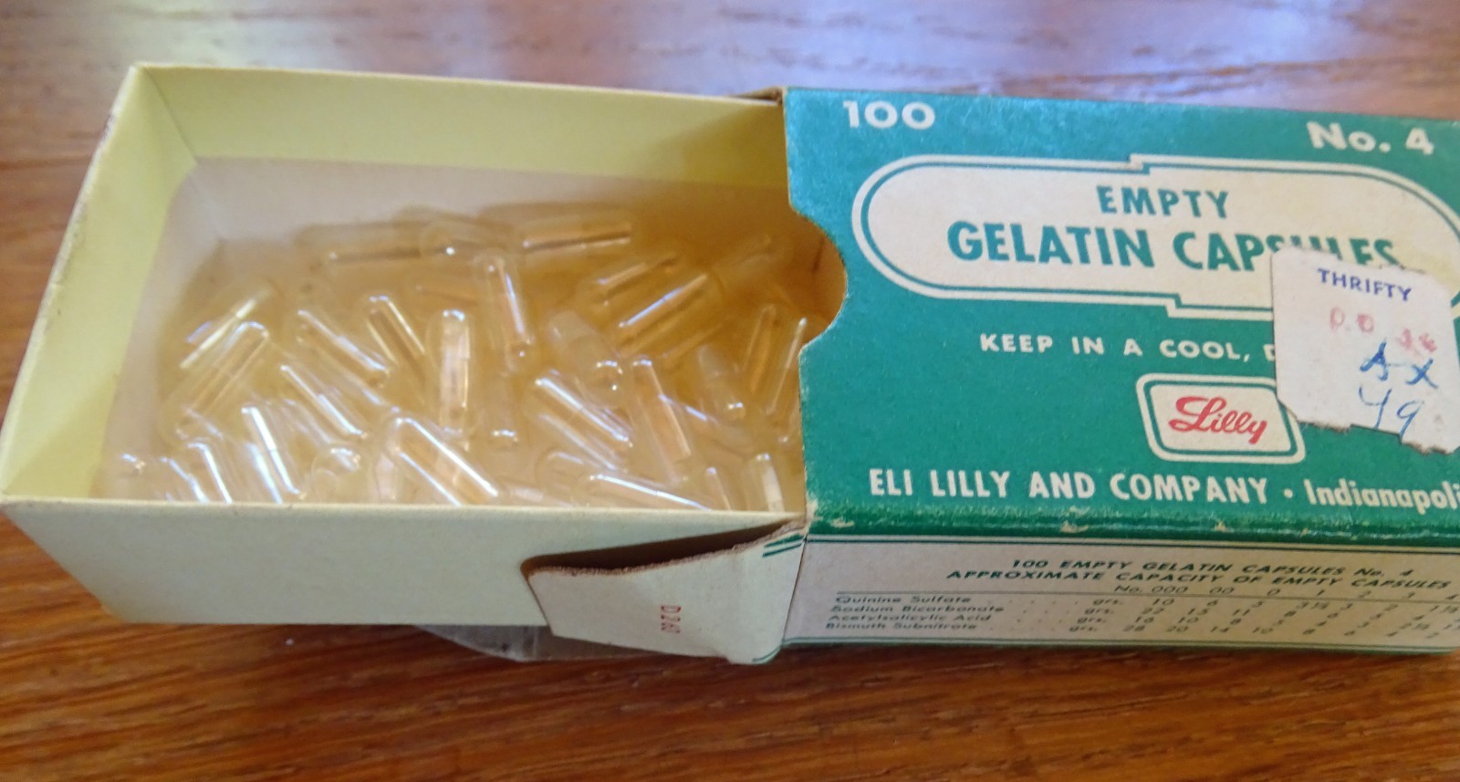 Vintage Empty Gelatin Capsules Eli Lilly No. 4 1960\'s Box w/52 original capsules