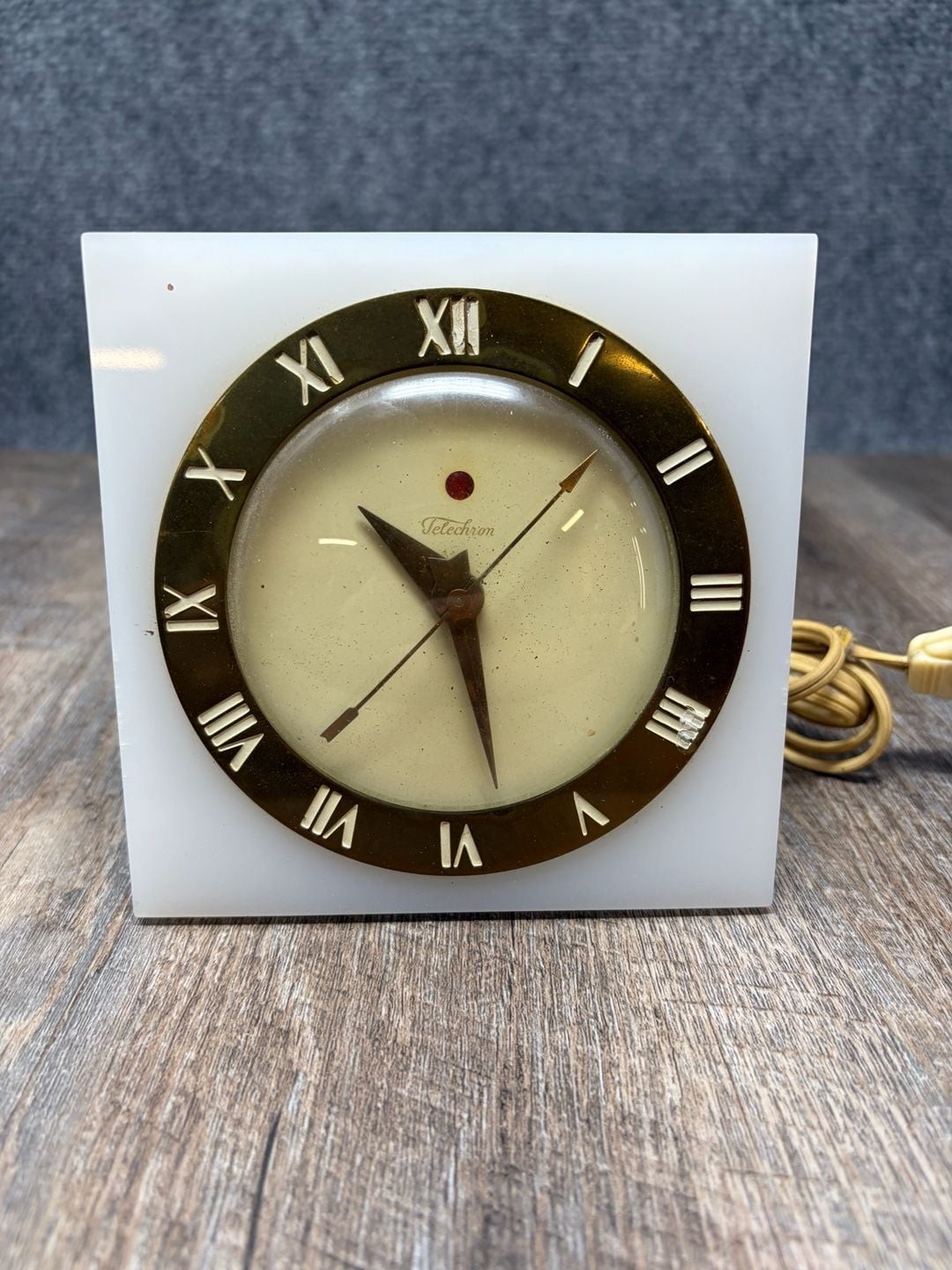 Vintage 1940s Telechron 4H55 The Statesman Art Deco Lucite Electric Desk Clock Vintage 1940s Telechron 4H55 The Statesman Art Deco Lucite Electric Desk Clock