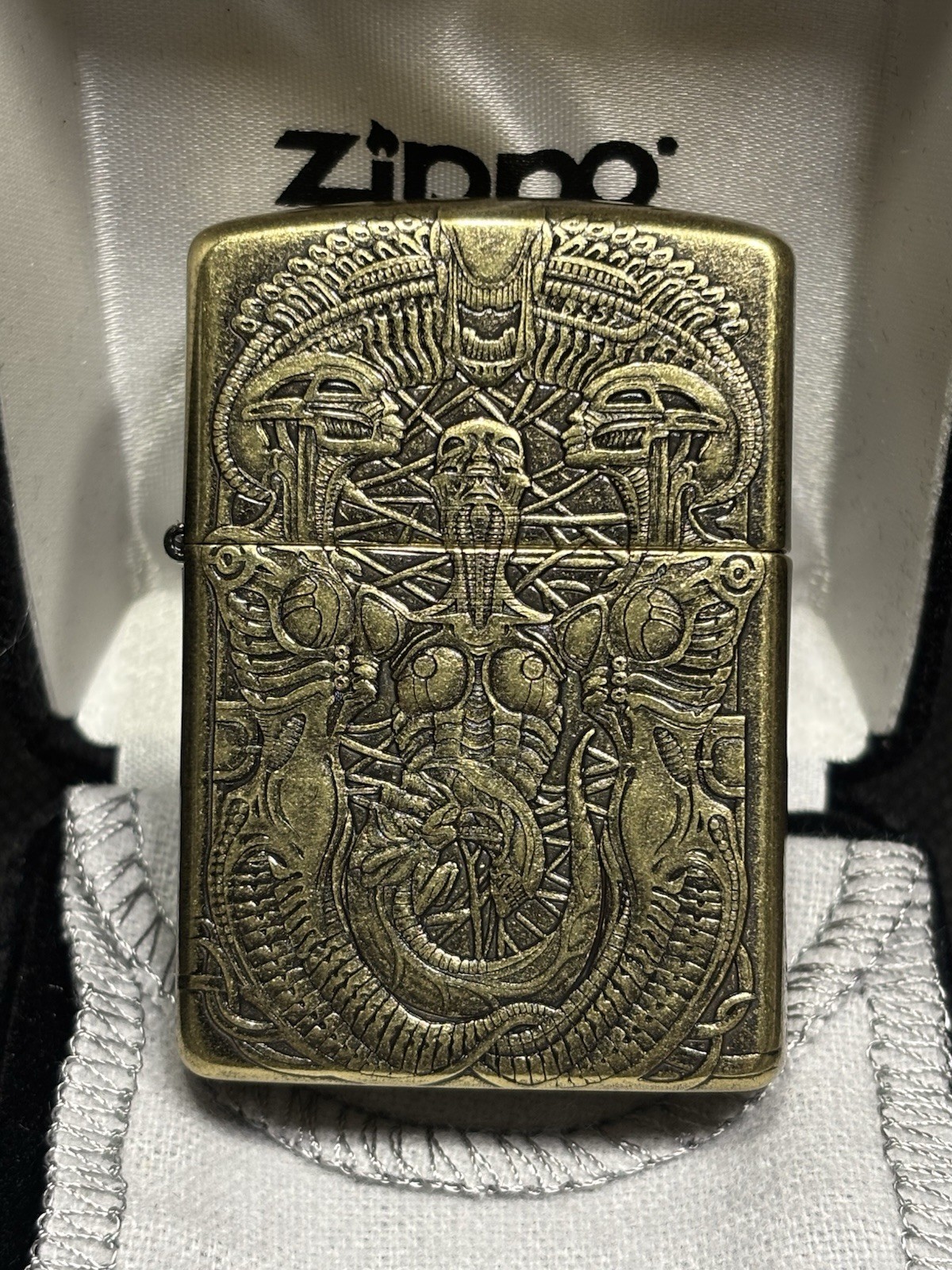 RARE Armor Antique Brass Zippo Japanese H.R Giger Museum Alien Zippo Lighter RARE Armor Antique Brass Zippo Japanese H.R Giger Museum Alien Zippo Lighter