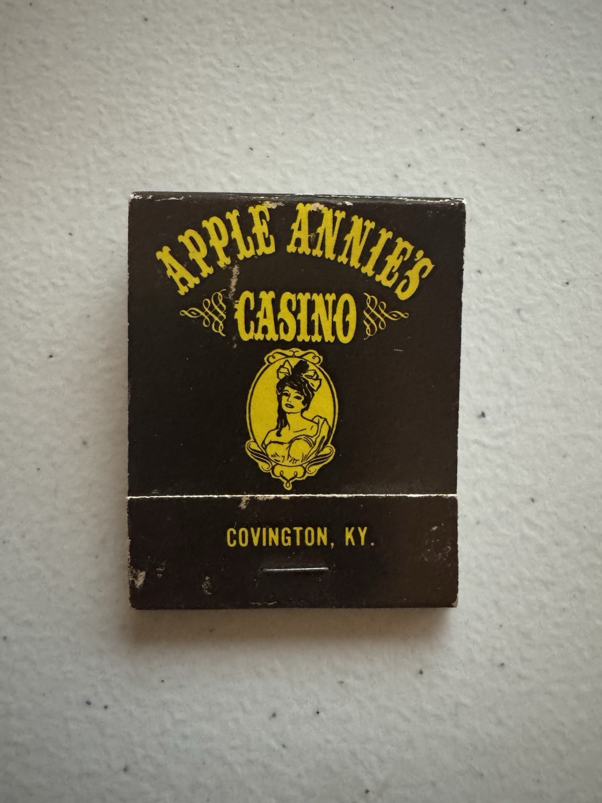 Apple Annies Covington Kentucky Casino Full Front Strike Matchbook Apple Annies Covington Kentucky Casino Full Front Strike Matchbook