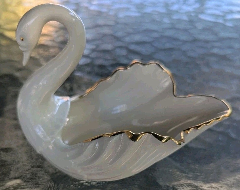 Vintage Lenox Swan Figurine 24K Gold Accents 120th Anniversary Rare Vintage Lenox Swan Figurine 24K Gold Accents 120th Anniversary Rare