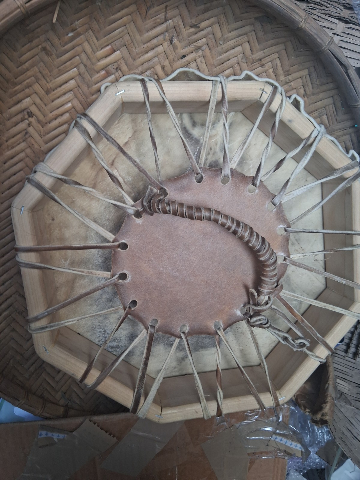 **   NATIVE AMERICAN BISON HIDE HAND  DRUM  SHAMAN  QUALITY *