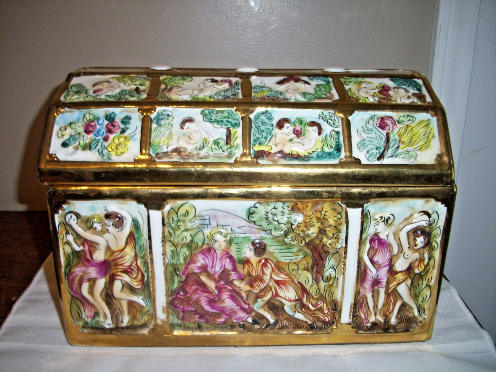 Antique 19th Century Gilded Capodimonte Porcelain Large Chest Casket Antique 19th Century Gilded Capodimonte Porcelain Large Chest Casket