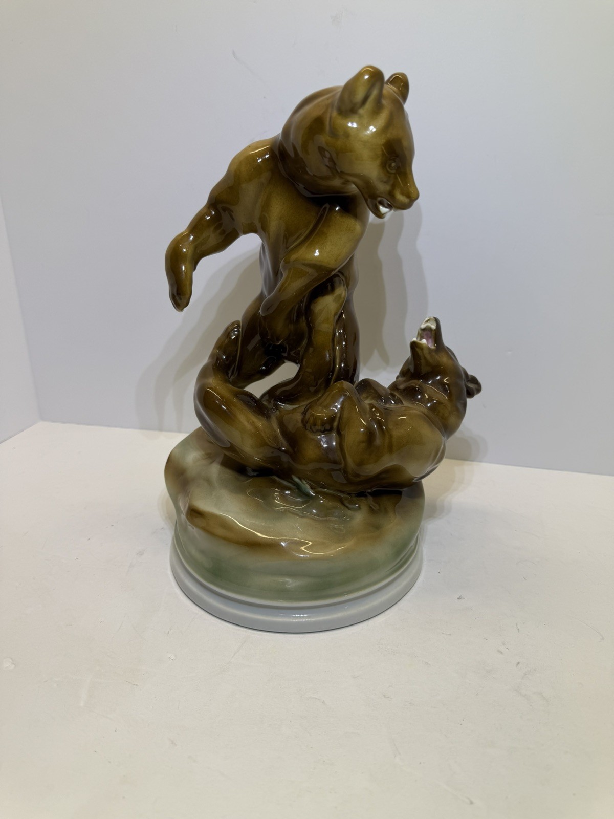 EXQUISITE ANTIQUE LARGE ZSOLNAY FIGHTING BEARS HUNGARIAN PORCELAIN FIGURINE EXQUISITE ANTIQUE LARGE ZSOLNAY FIGHTING BEARS HUNGARIAN PORCELAIN FIGURINE