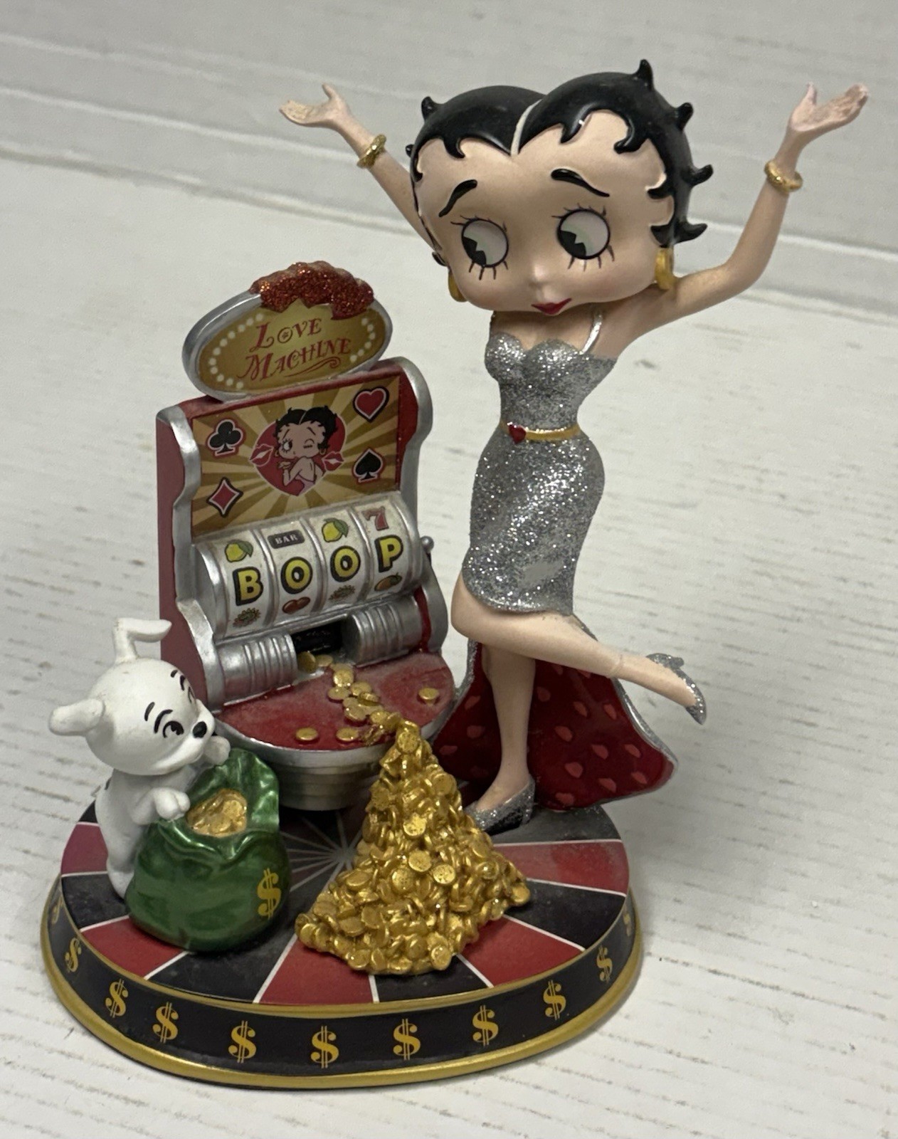 Betty Boop Casino Cutie Figurine-Pre-Owned barely noticeable crack in leg Betty Boop Casino Cutie Figurine-Pre-Owned barely noticeable crack in leg