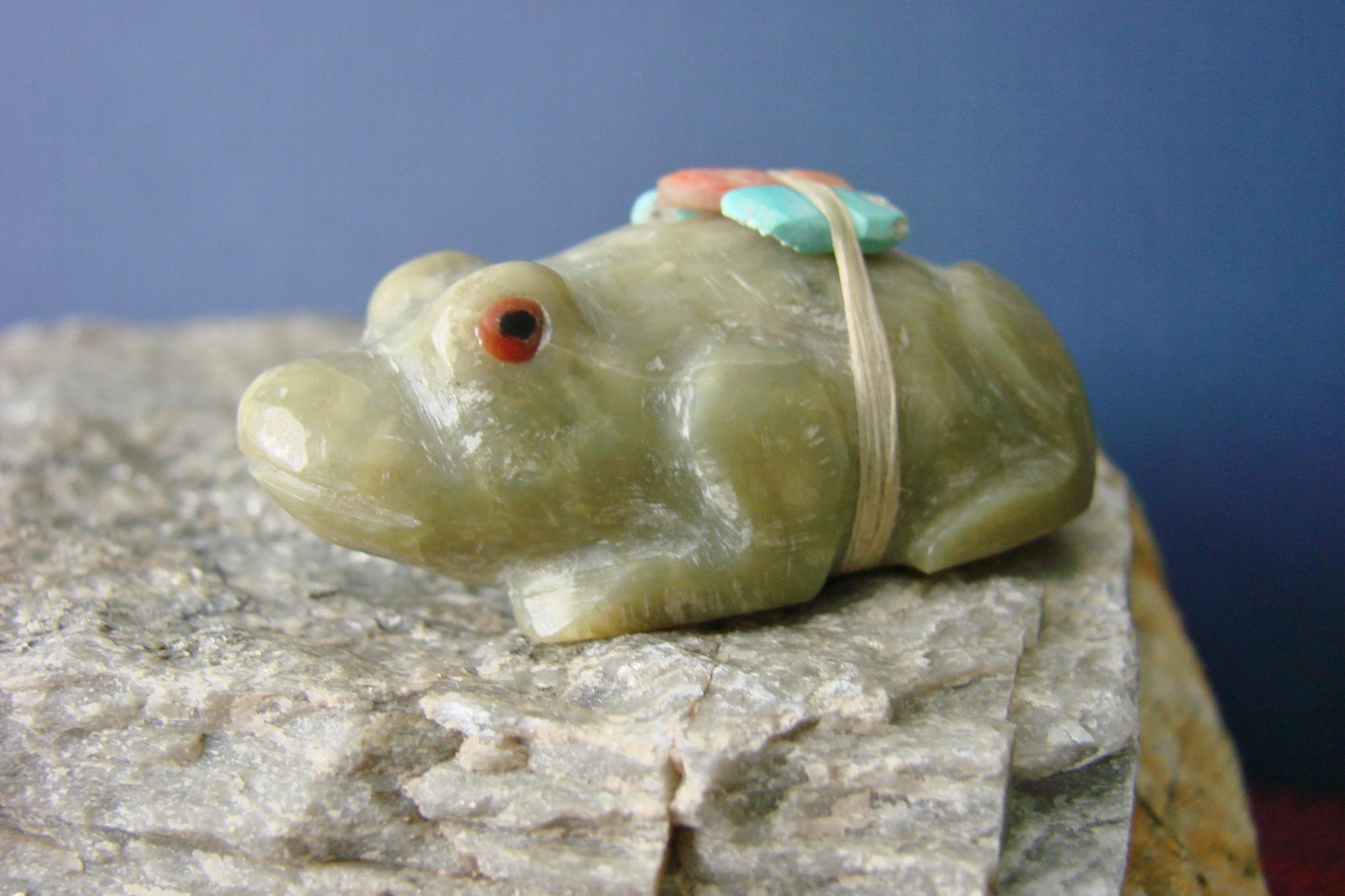 Rare Vintage Zuni Carved Serpentine Frog Fetish By Aaron & Thelma Sheche (d) Rare Vintage Zuni Carved Serpentine Frog Fetish By Aaron & Thelma Sheche (d)