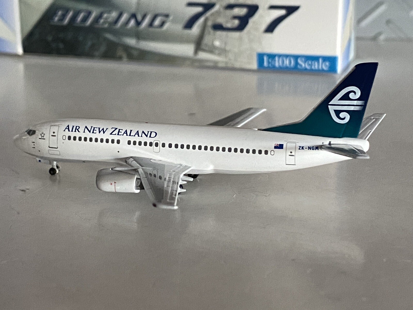 Aeroclassics Air New Zealand Boeing 737-300 1:400 ZK-NGM ACZKNGM