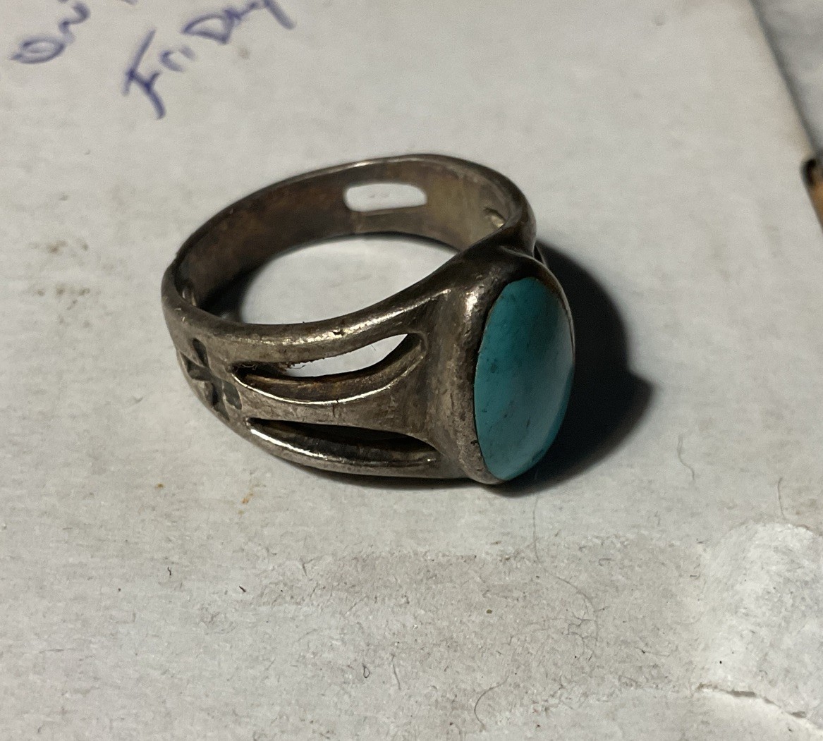 VINTAGE TURQUOISE & SILVER RING. Size 5.5 VINTAGE TURQUOISE & SILVER RING. Size 5.5