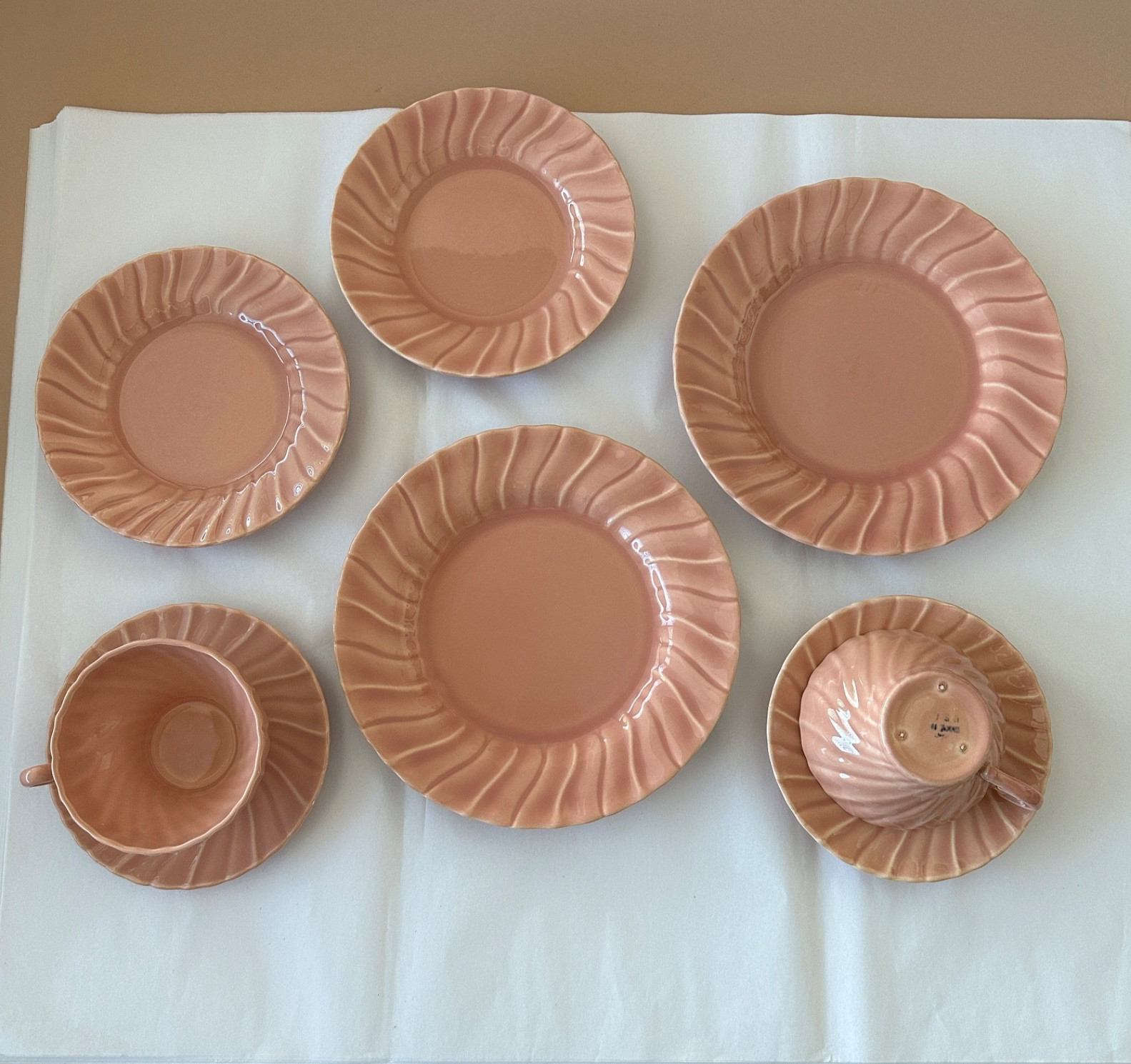 Franciscan Ware CORONADO Lot of 8-Pcs CORAL BEIGE (Glossy) Swirled Edge Franciscan Ware CORONADO Lot of 8-Pcs CORAL BEIGE (Glossy) Swirled Edge