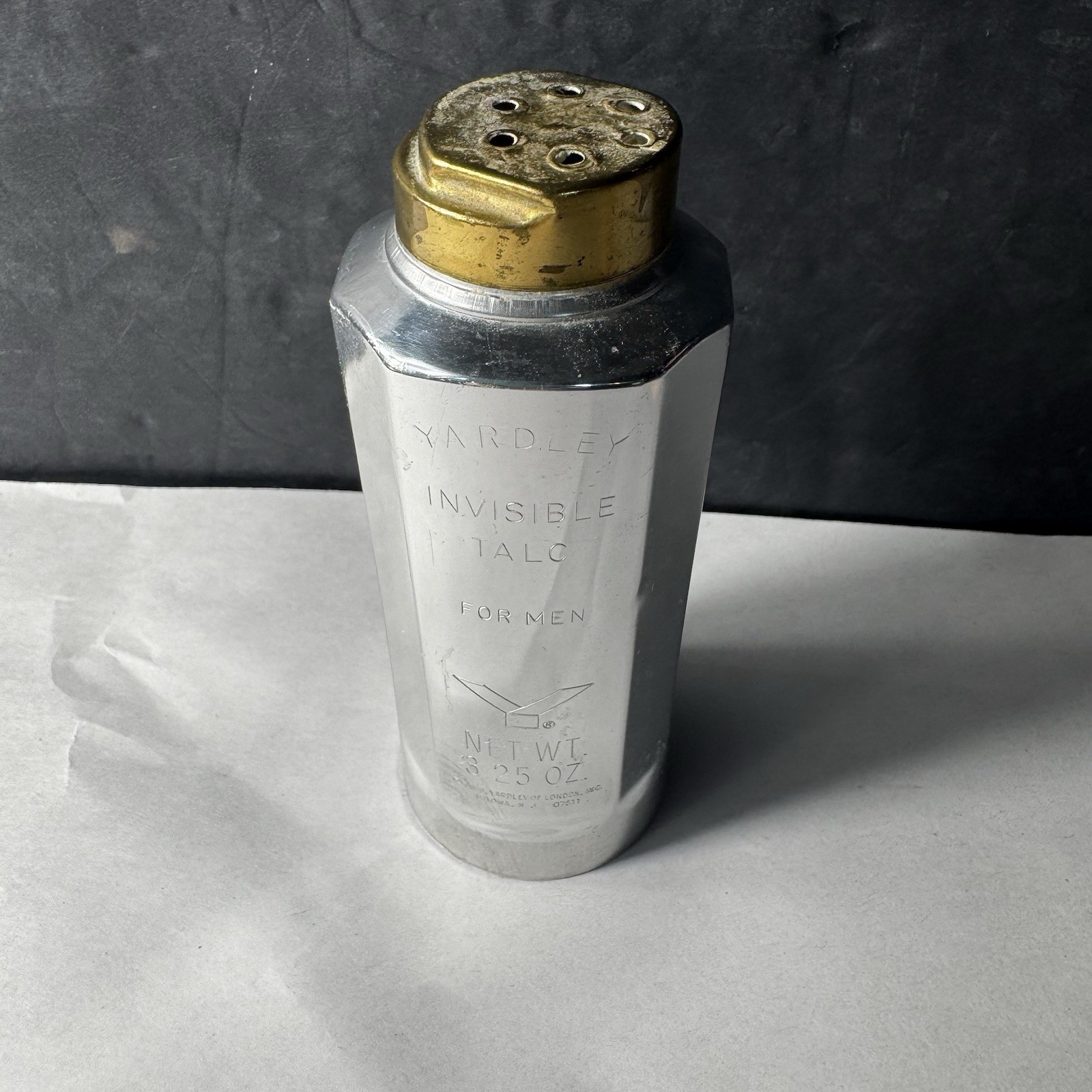 Vintage Yardley Invisible Talc For Men 3.25 oz Metal Shaker 1969 Yardley London