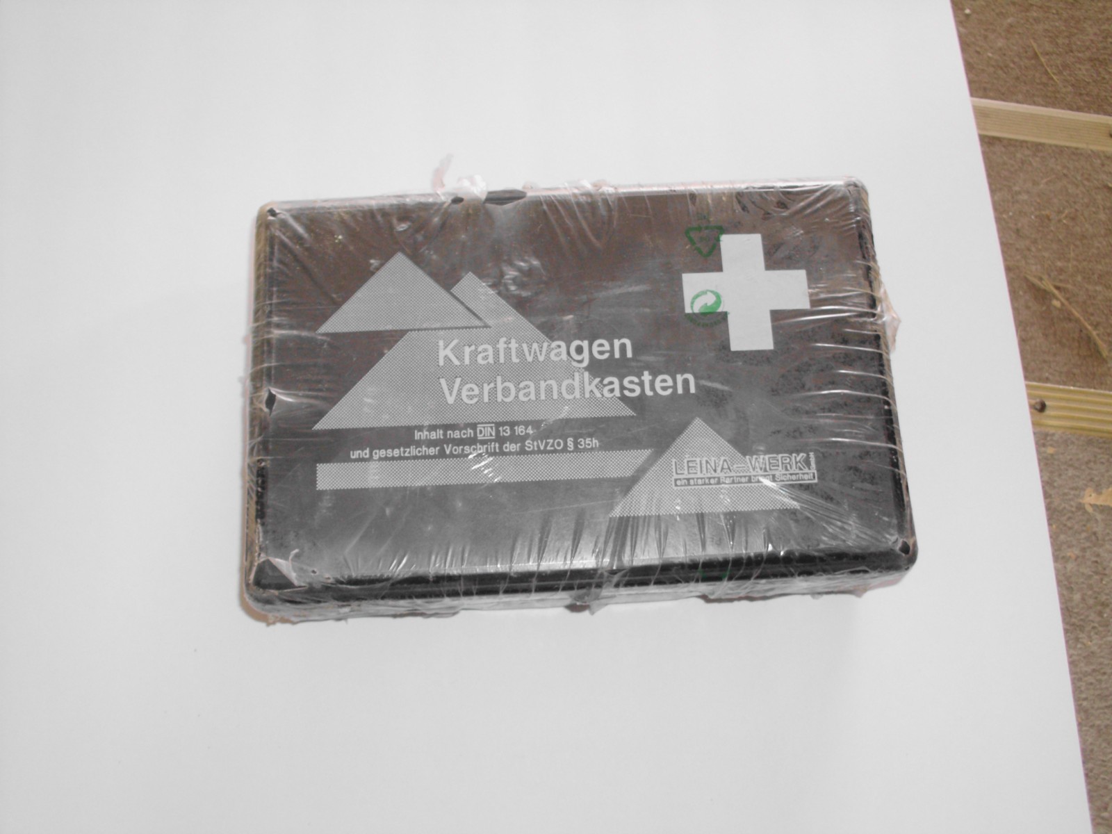 Kraftwagen Verbandkasten Geman Car Automobile First Aid Kit Vintage Never opened Kraftwagen Verbandkasten Geman Car Automobile First Aid Kit Vintage Never opened