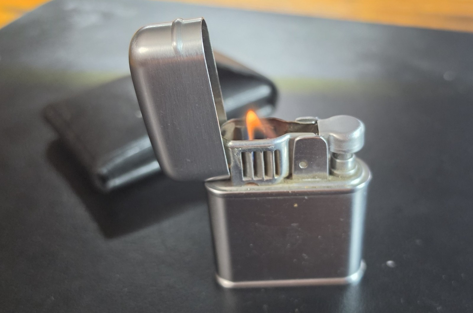 Evans Breeze King Lighter w/Case-Rare -Working Evans Breeze King Lighter w/Case-Rare -Working