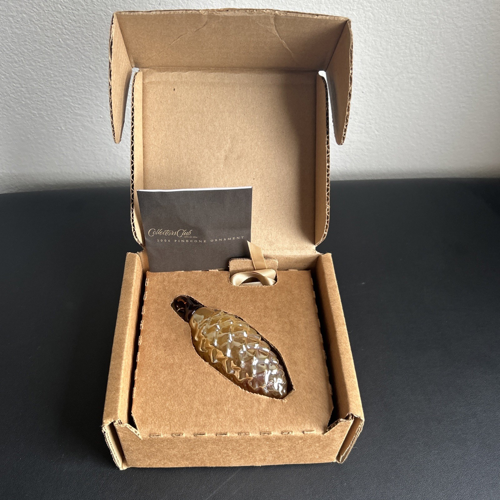 Longaberger 2006 Collectors Club Glass Pinecone Ornament NEW IN BOX Longaberger 2006 Collectors Club Glass Pinecone Ornament NEW IN BOX