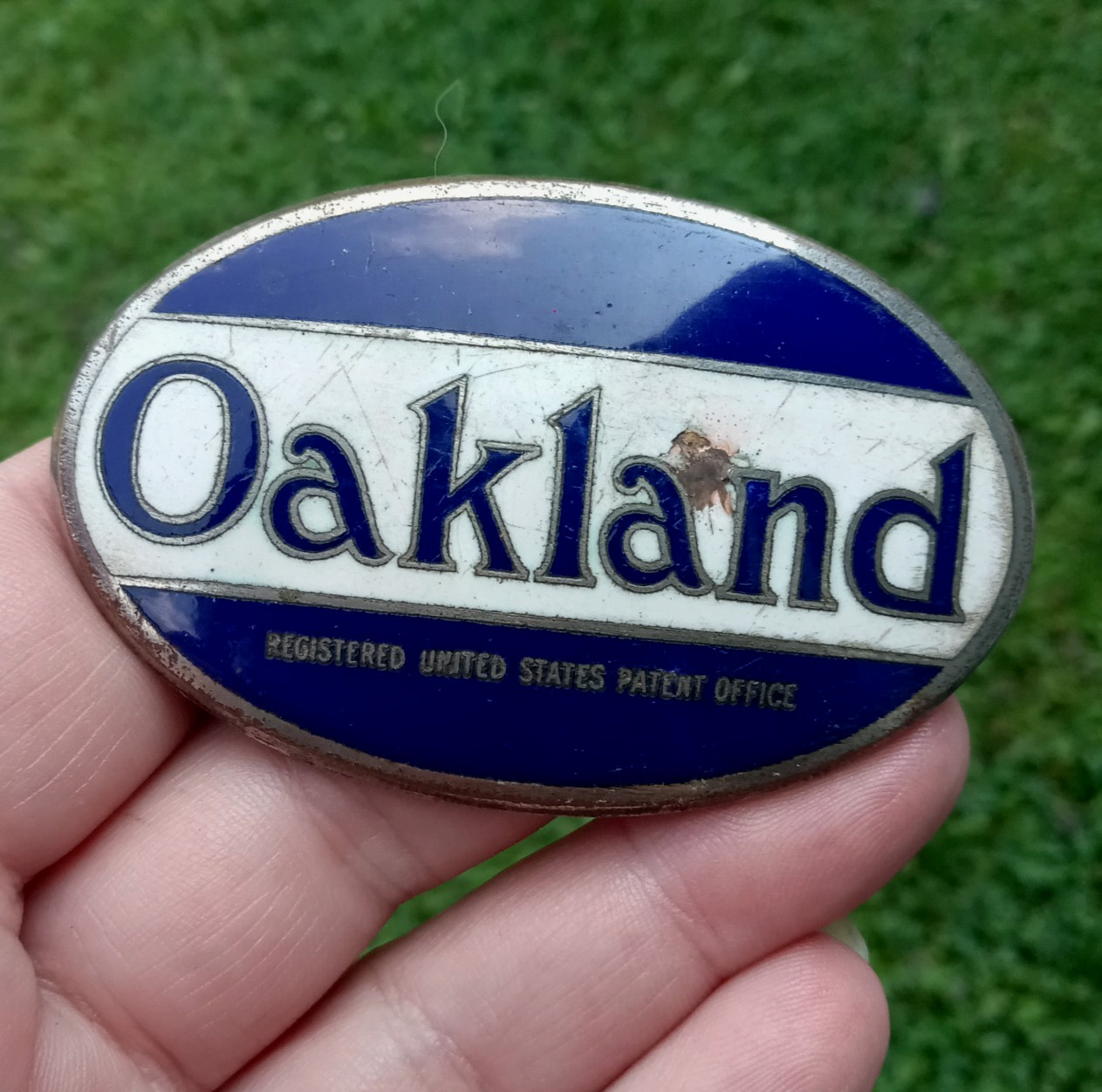 Original  1919-1920 Oakland Motor Car Co Enamel Radiator Grille Badge Emblem