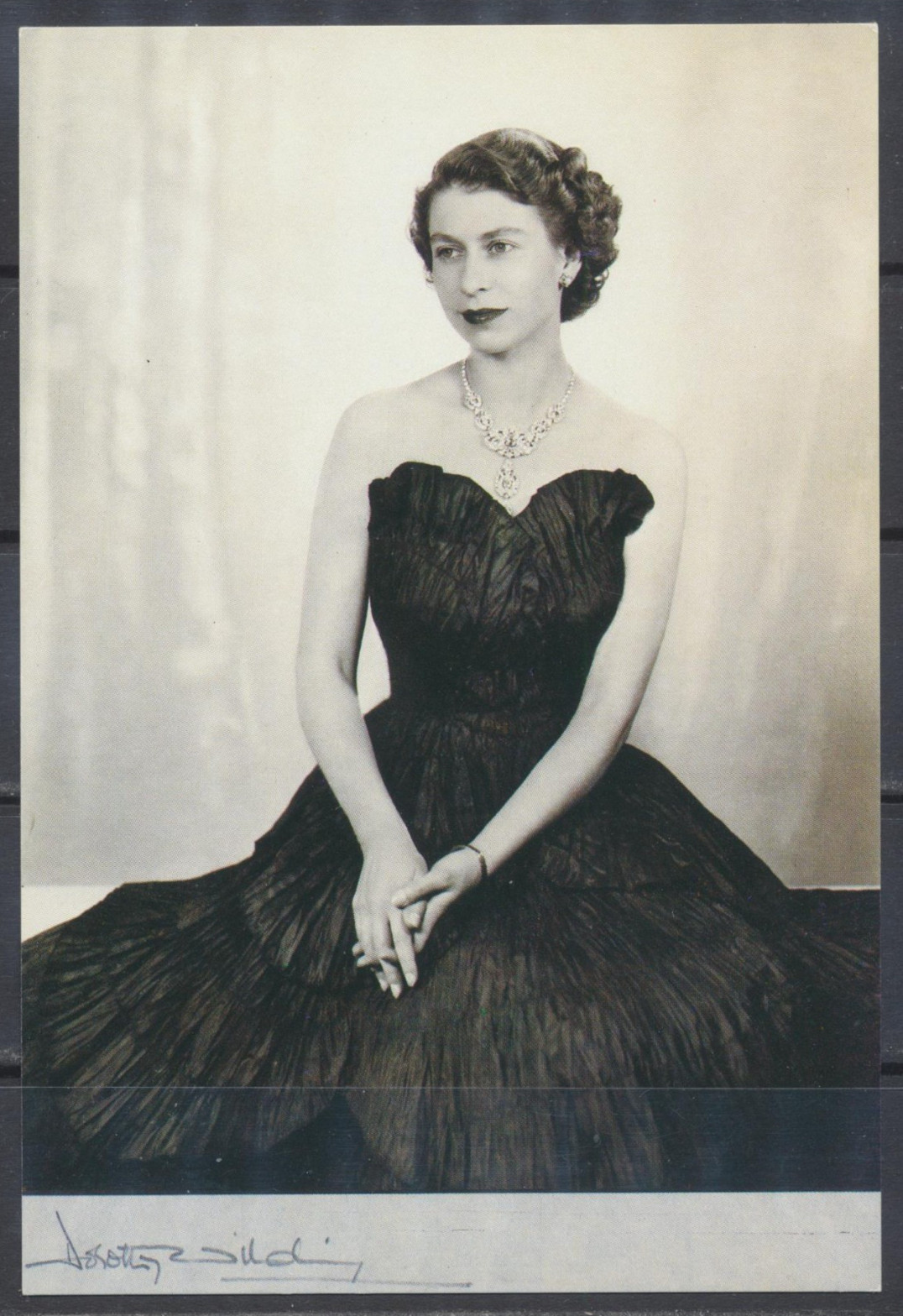 1952 England ~ Queen Elizabeth II ~ RPPC ~ Photograph by Dorothy Wilding, Signed