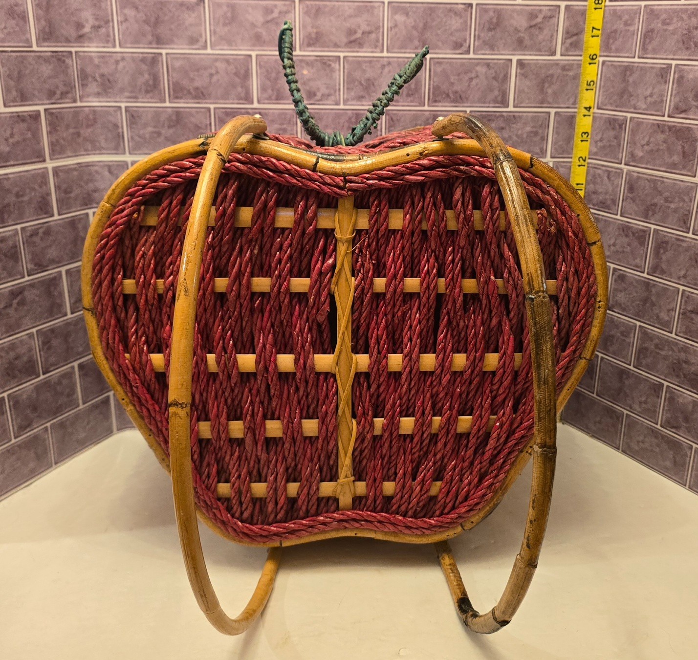Vintage Large Wicker Heart Shaped Basket Pink & Blue Ascents *Beautiful* Vintage Large Wicker Heart Shaped Basket Pink & Blue Ascents *Beautiful*