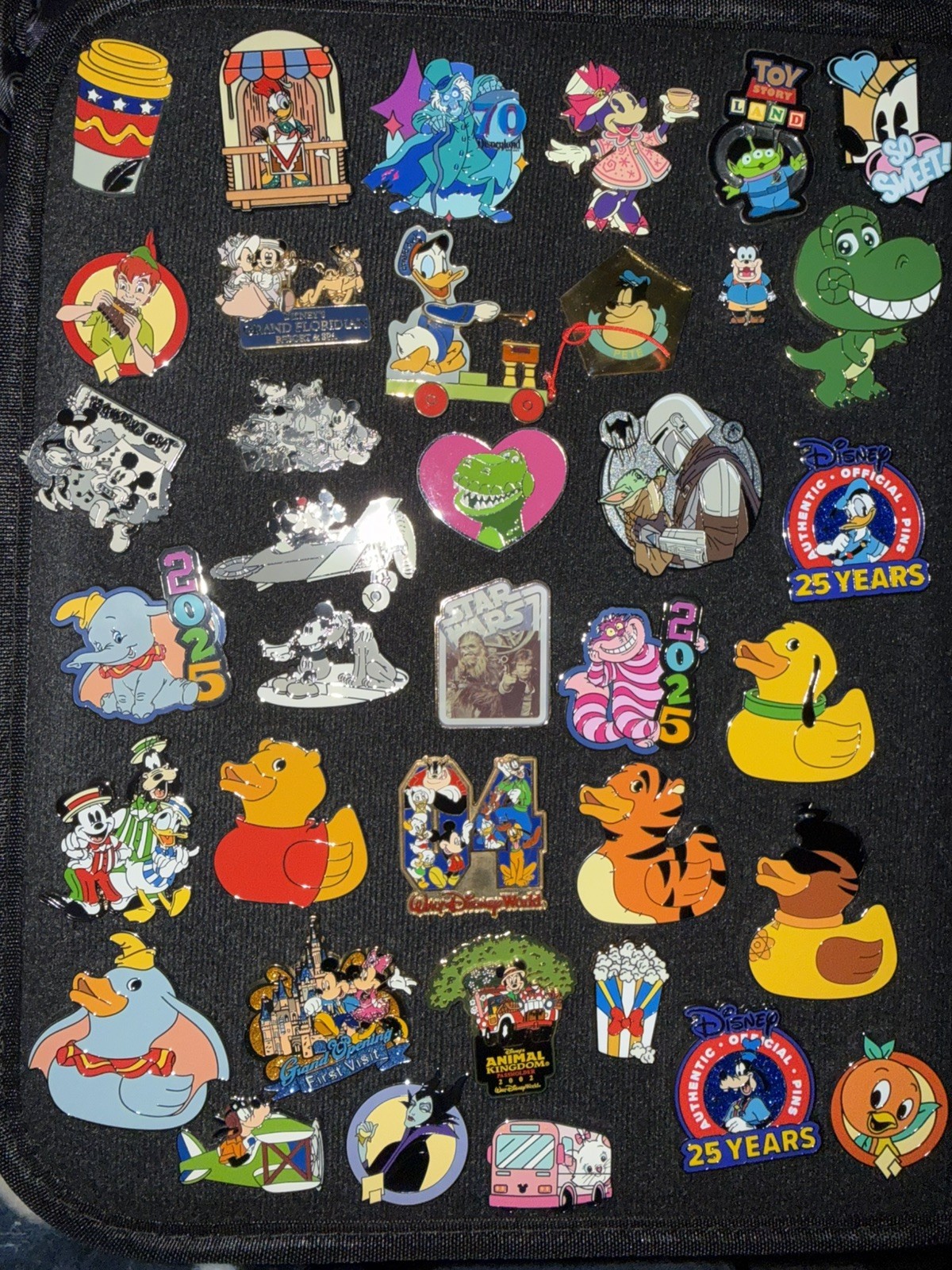 ✨Disney Trading Pin- lot of 105 Bundle - Mickey and Friends, Princess, Ducks