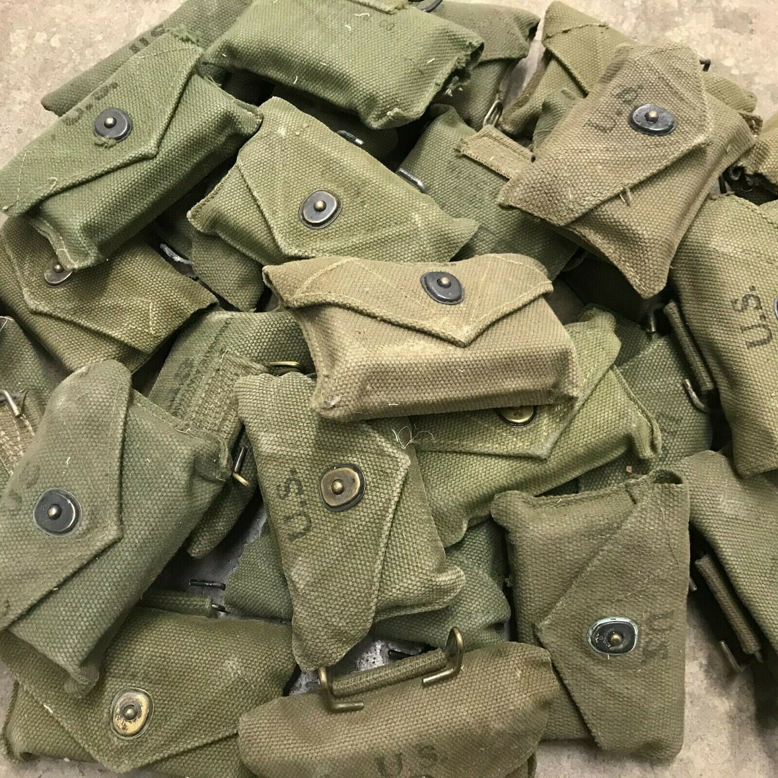US Army WWII Era M1942 First Aid Kit OD Canvas Pouch L-97 US Army WWII Era M1942 First Aid Kit OD Canvas Pouch L-97