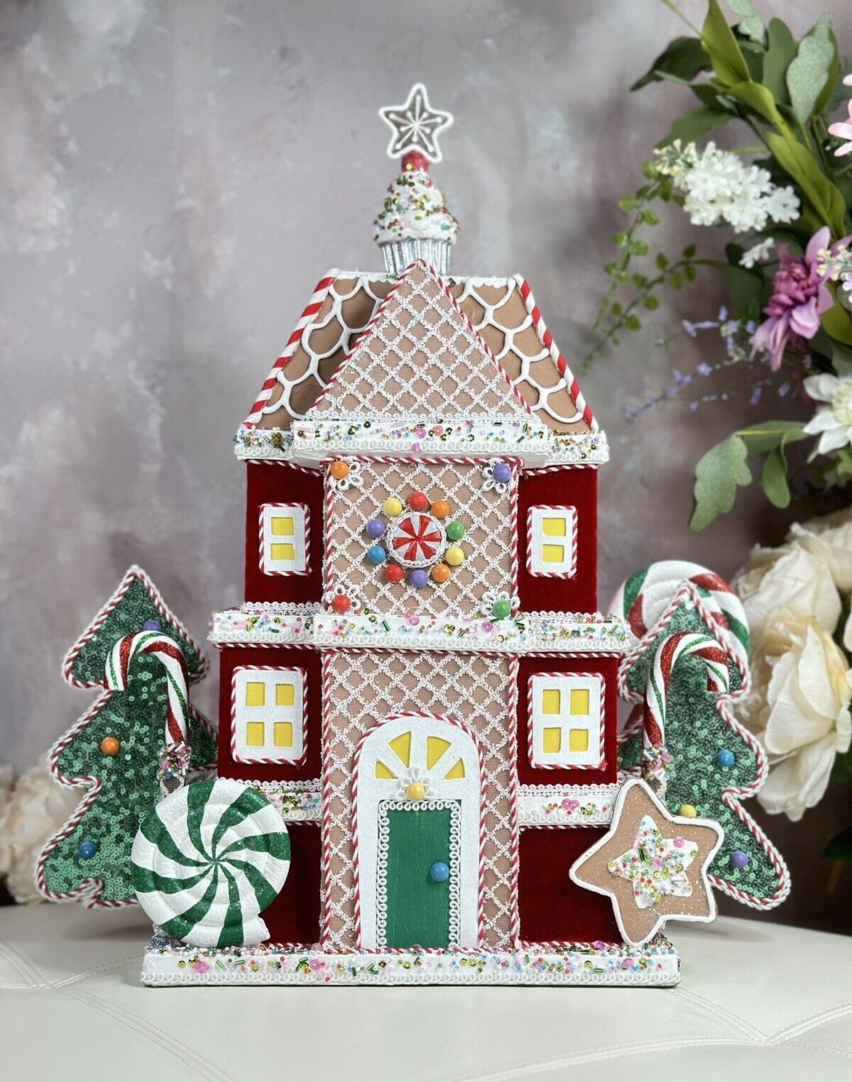 KATHRINES COLLECTION 2021 CHRISTMAS 21” GINGERBREAD HOUSE TREE TOPPER & TABLETOP
