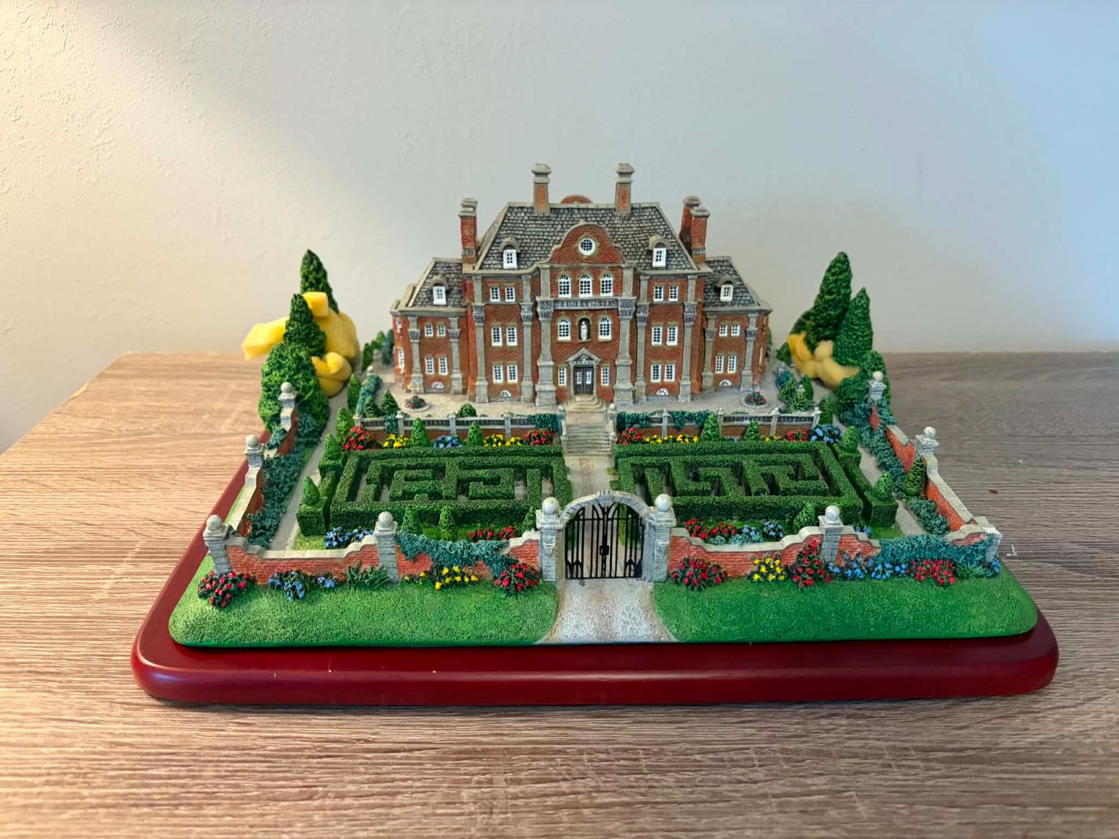 THE DANBURY MINT COLLECTION LARGE GEORGIAN MANSION RESIN VILLAGE SERIES RARE THE DANBURY MINT COLLECTION LARGE GEORGIAN MANSION RESIN VILLAGE SERIES RARE