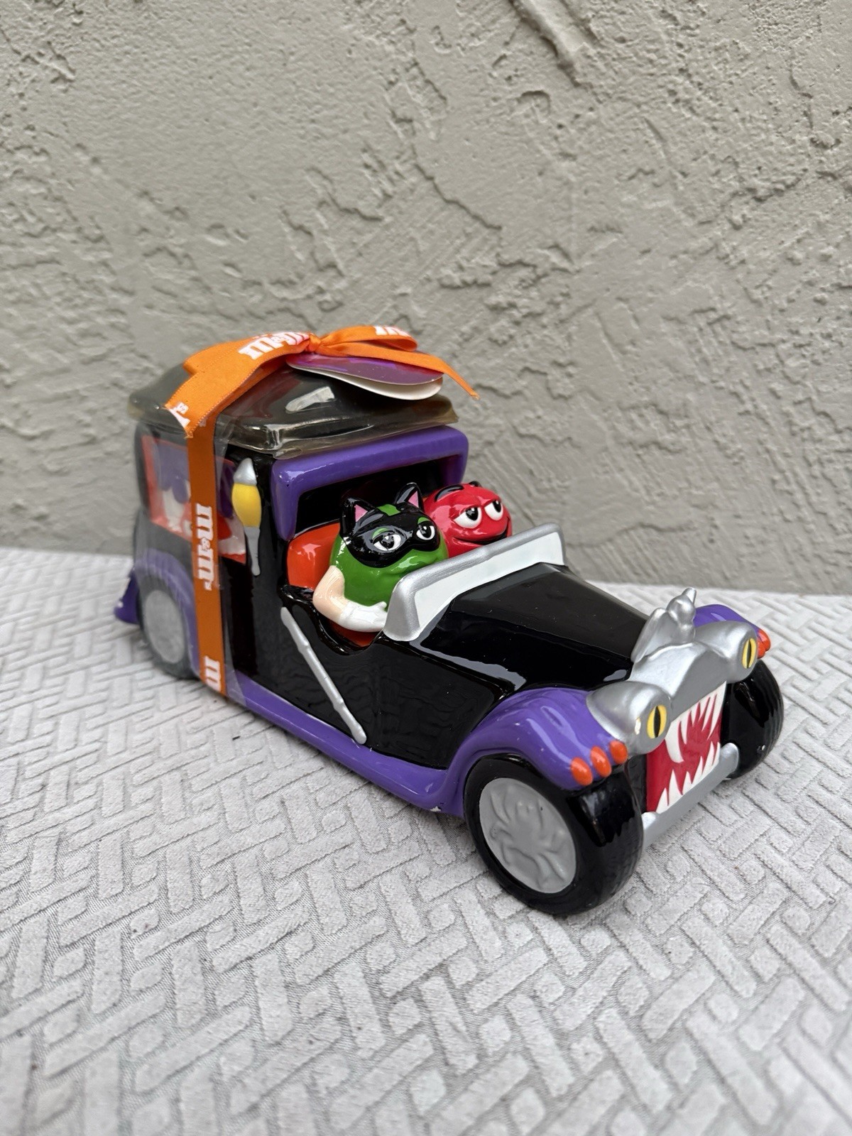 **RARE** M&M\'S HALLOWEEN HEARSE CANDY DISH- BRAND NEW - STILL SEALED **RARE** M&M\'S HALLOWEEN HEARSE CANDY DISH- BRAND NEW - STILL SEALED