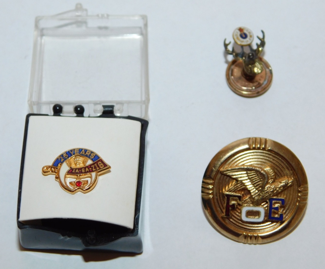 Vtg 25 Years Za Ga Zig Temple Gold Tone Lapel Pin, FOE and Elks Pins Vtg 25 Years Za Ga Zig Temple Gold Tone Lapel Pin, FOE and Elks Pins