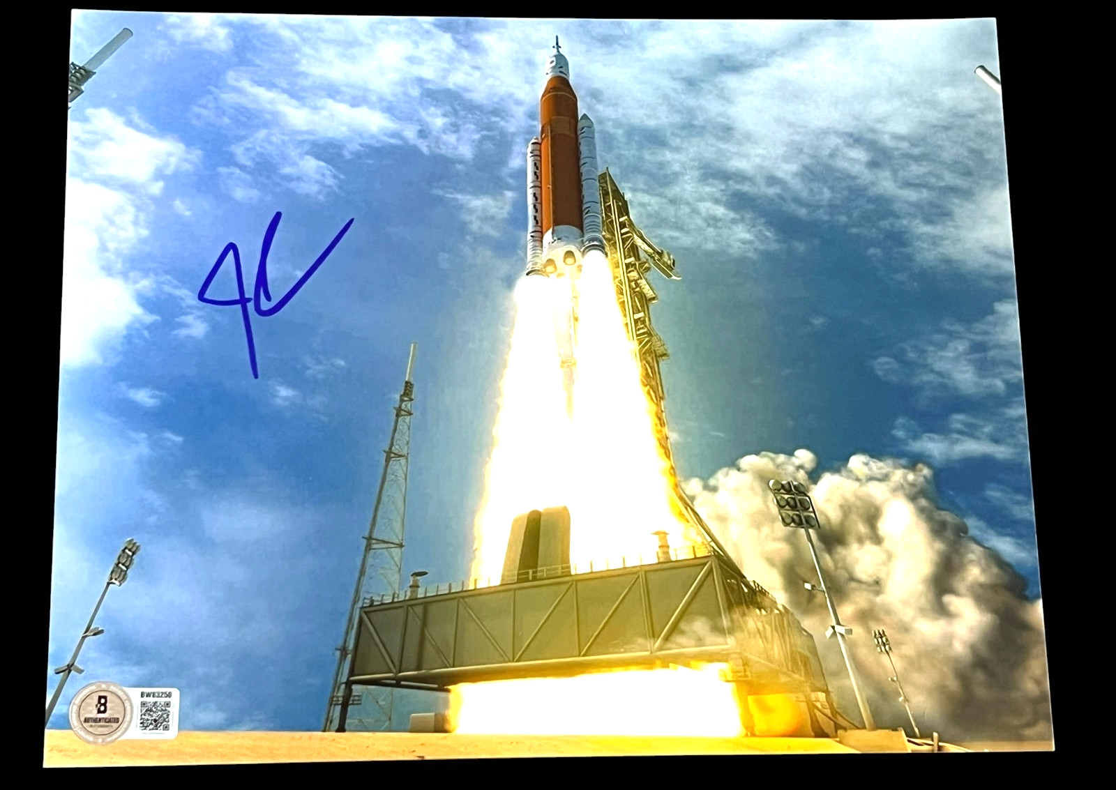 JARED ISAACMAN SIGNED AUTOGRAPH 8x10 PHOTO ARTEMIS LAUNCH BECKETT BAS NASA D JARED ISAACMAN SIGNED AUTOGRAPH 8x10 PHOTO ARTEMIS LAUNCH BECKETT BAS NASA D