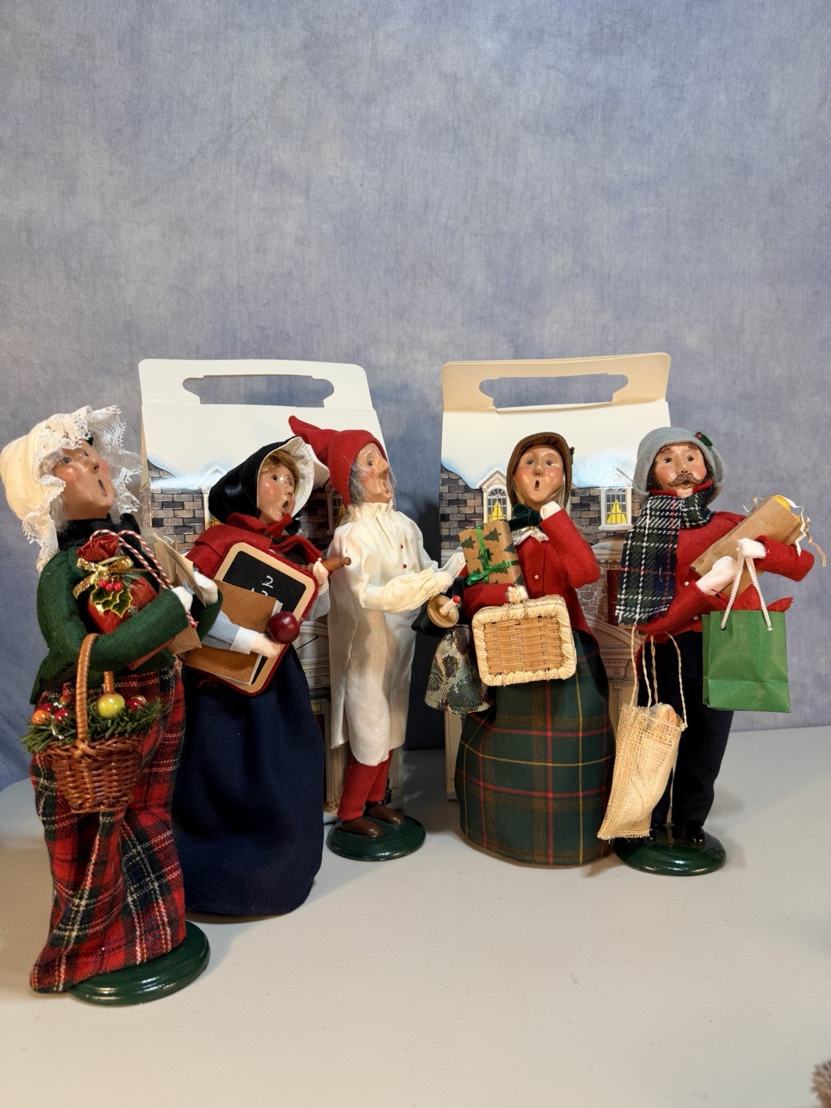 VINTAGE BYERS CHOICE CAROLERS 5 FIGURES 2001 SHOPPERS TEACHER SCROOGE BOXES