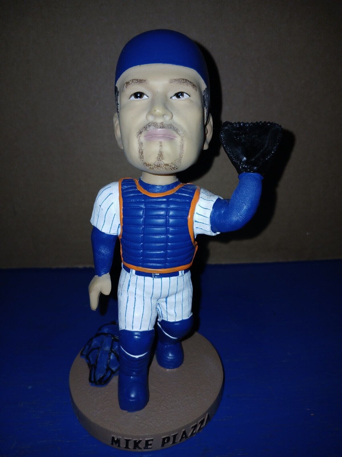 Mike Piazza Catching Gear Bobblehead No Box