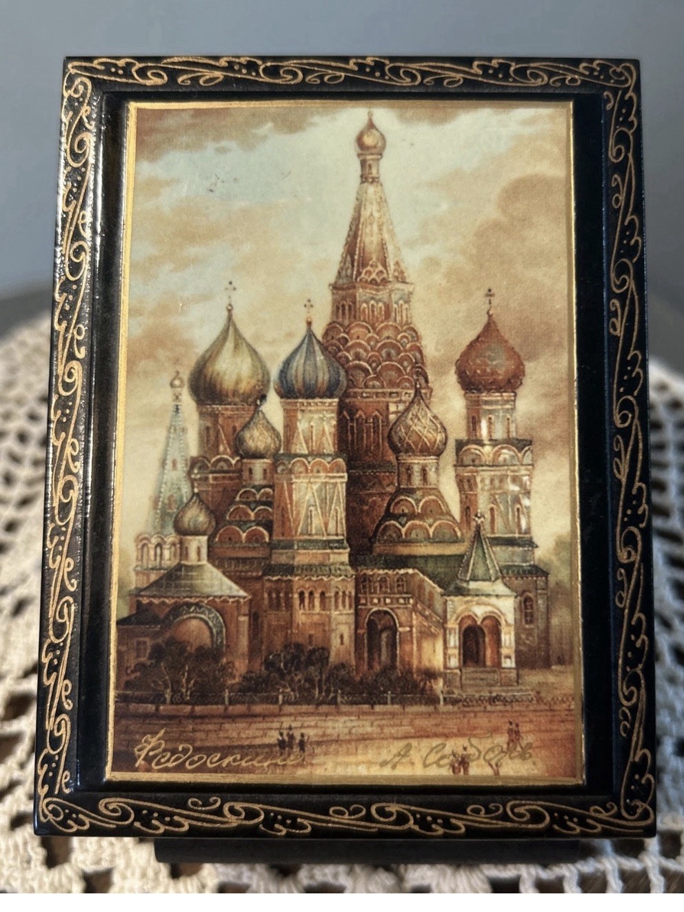 Vtg Fedoskino Russian Lacquer Hand Painted Box Mini  Painting Gold Leaf Signed