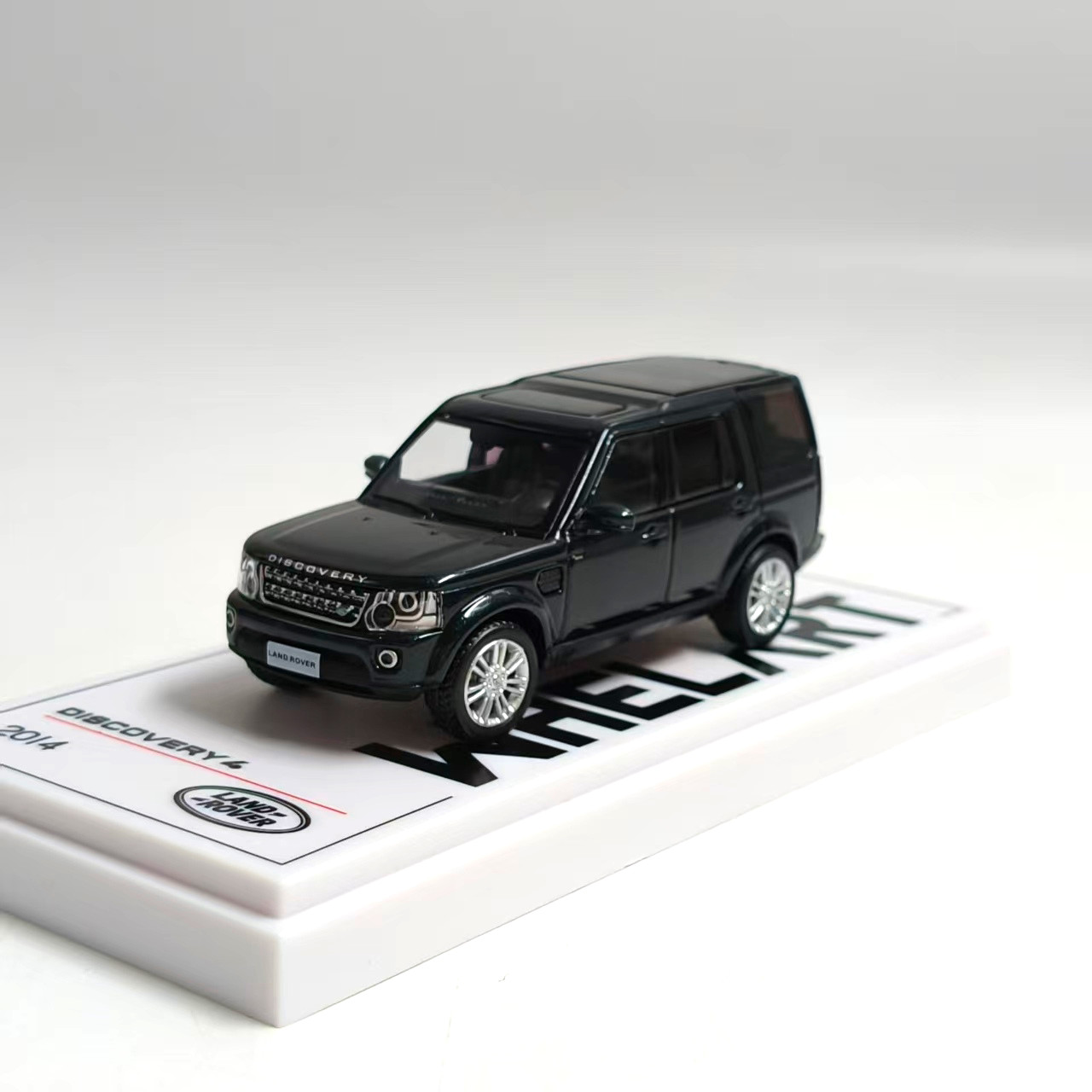 1/64 Deep Green Discovery 4 SUV Diecast Collectible Display Miniature Model 1/64 Deep Green Discovery 4 SUV Diecast Collectible Display Miniature Model