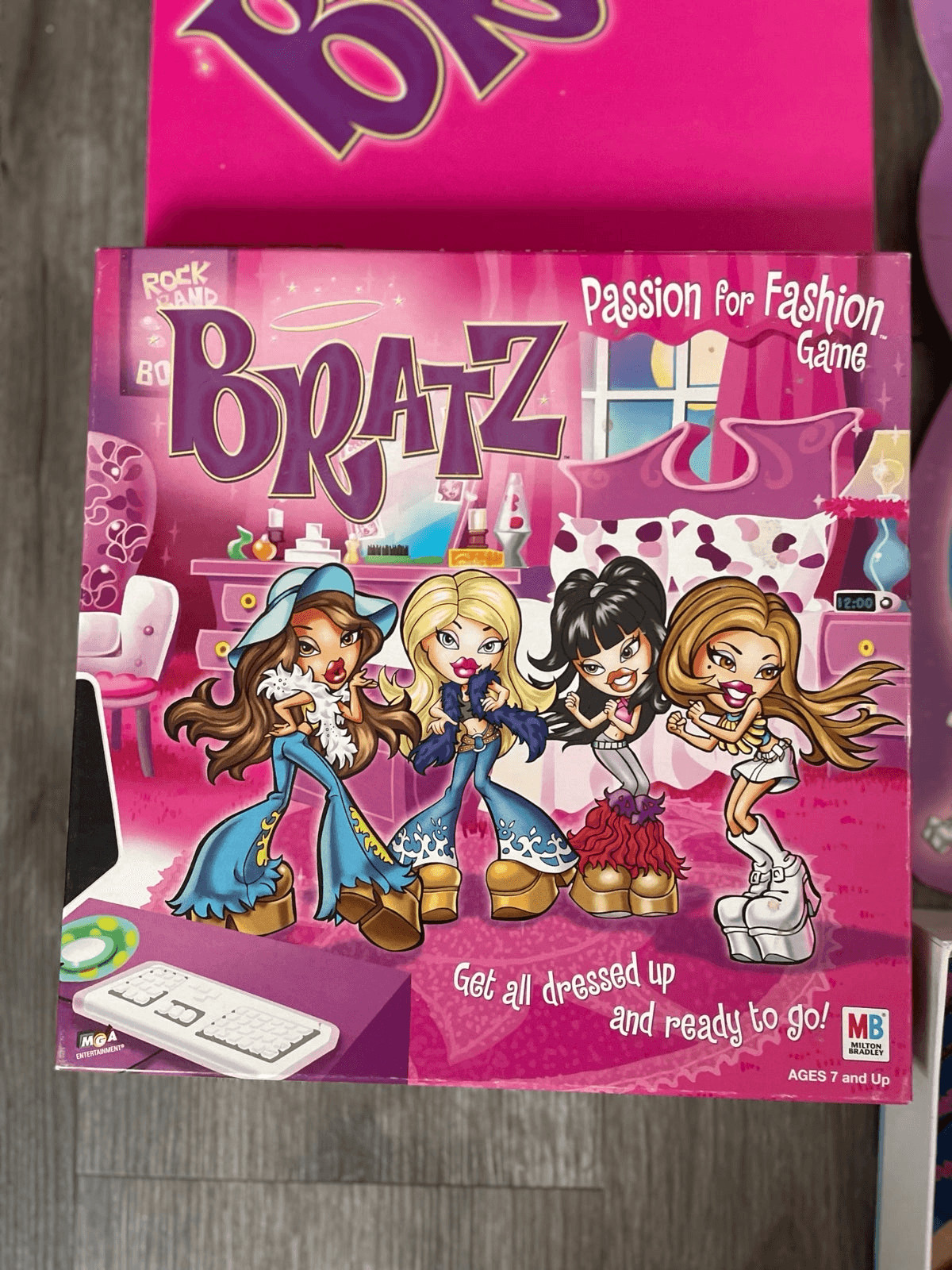 BRATZ PASSION FOR FASHION BOARD GAME NEW SEALED 2002 MILTON BRADLEY- Complete BRATZ PASSION FOR FASHION BOARD GAME NEW SEALED 2002 MILTON BRADLEY- Complete