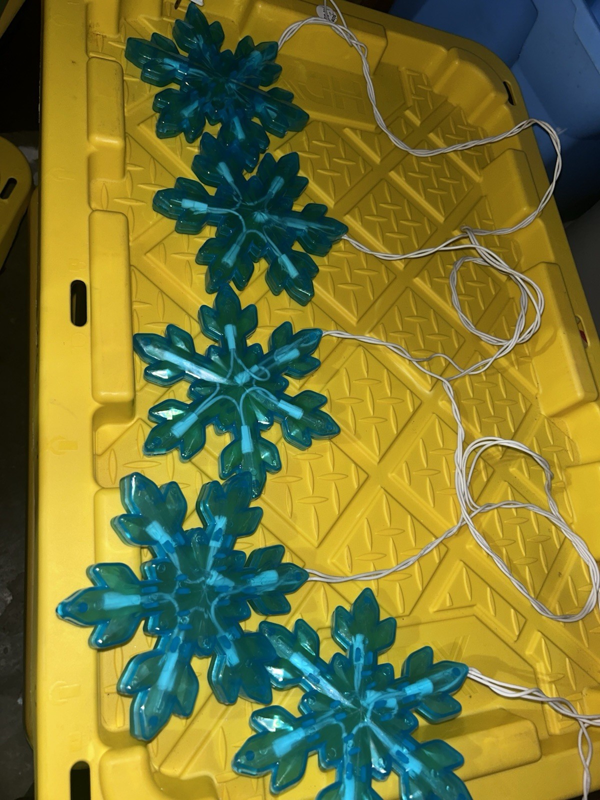 Vintage Large Blue Light Up 6.5 In Snowflake 7 Ft Strand Vintage Large Blue Light Up 6.5 In Snowflake 7 Ft Strand
