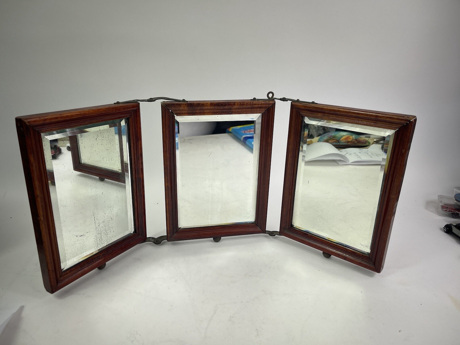 Antique Early Tri Fold Hanging Shaving Mirror Mahogany Beveled Glass Superb Antique Early Tri Fold Hanging Shaving Mirror Mahogany Beveled Glass Superb