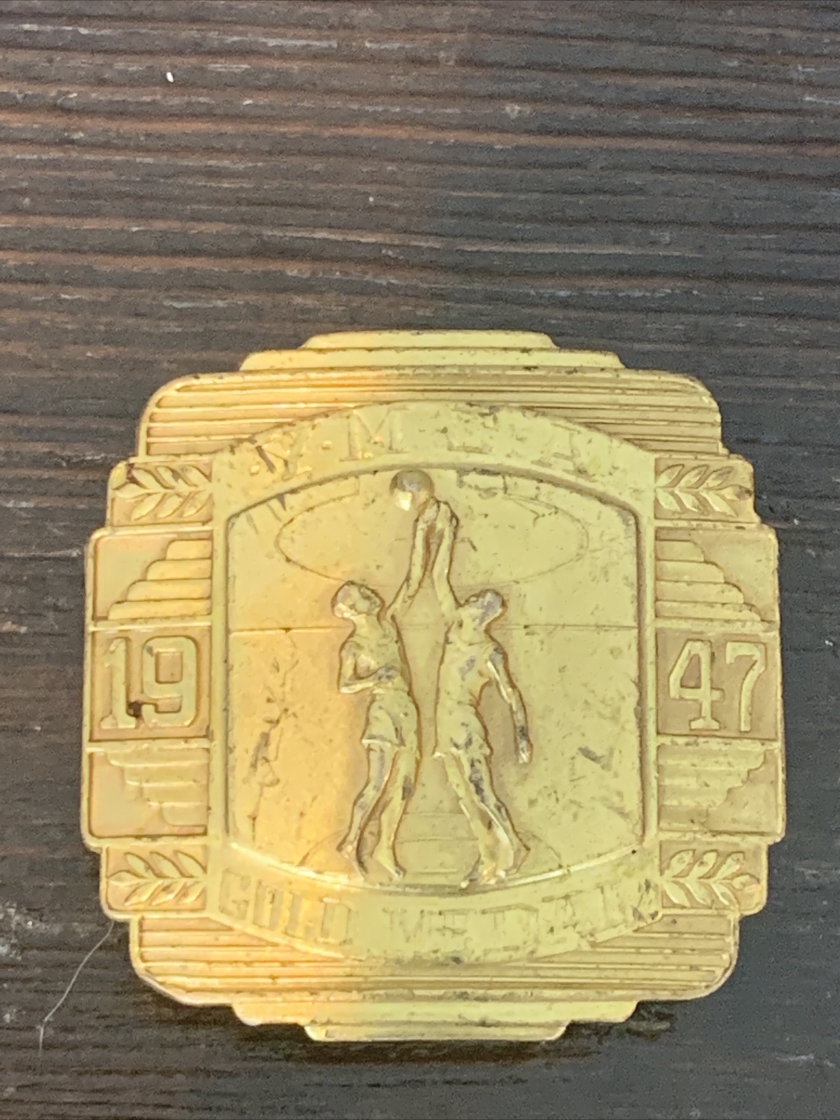 1947 YMCA BASKETBALL GOLD MEDAL GIANT GRIP BELT BUCKLE 1947 YMCA BASKETBALL GOLD MEDAL GIANT GRIP BELT BUCKLE