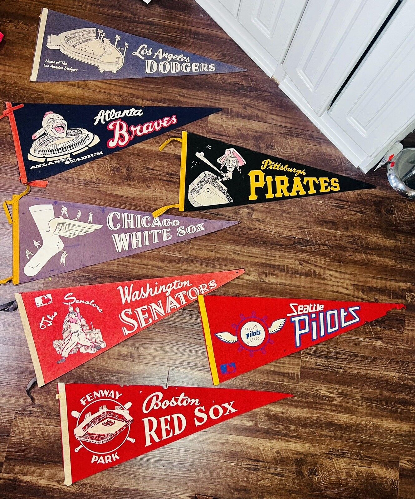 VINTAGE MLB FULL SIZE PENNANT’s Bundle will  Sell Seperately Message Me .