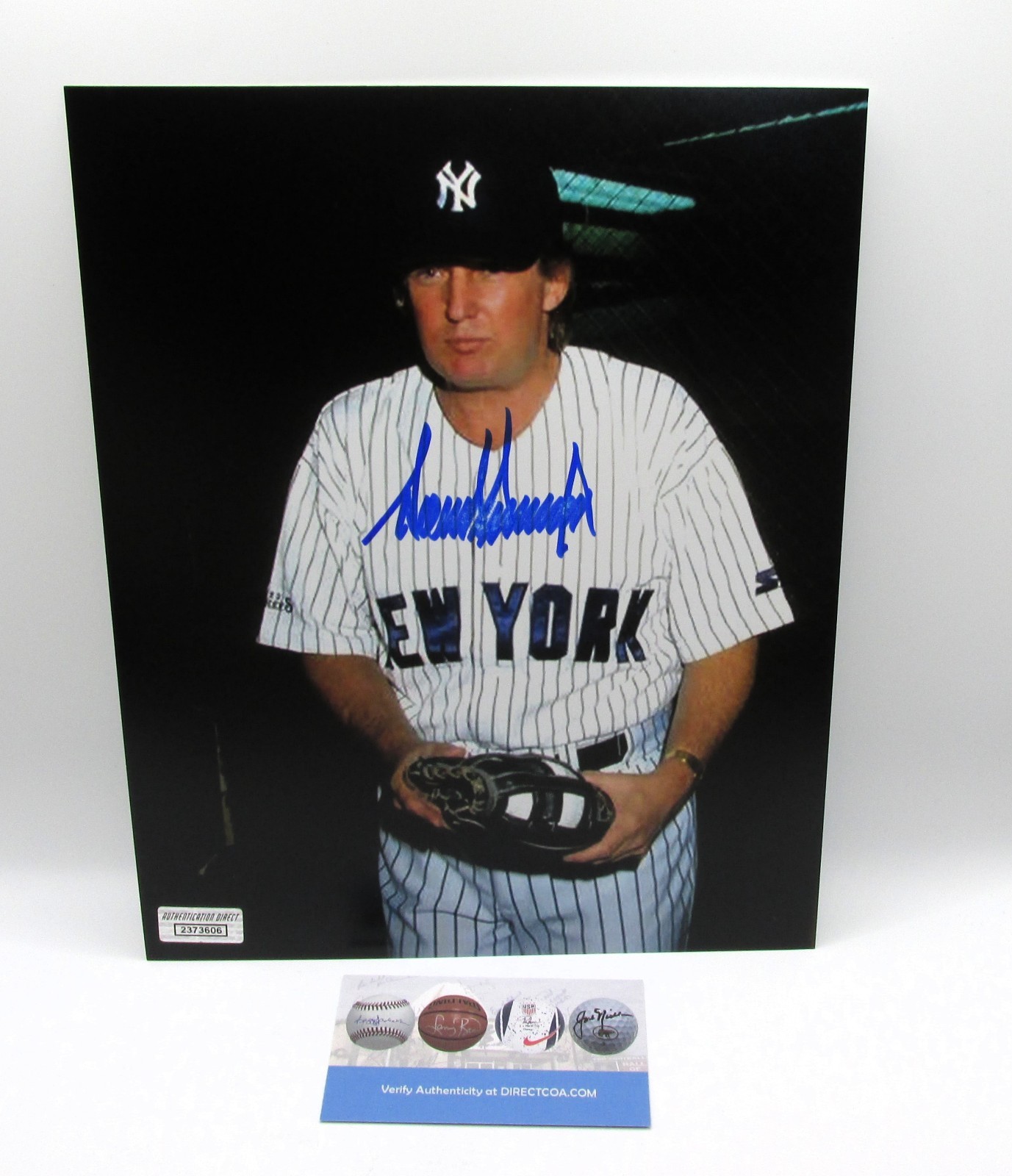 Donald Trump Signed 8x10 Photo With COA (2373606) (Yankees, President) Donald Trump Signed 8x10 Photo With COA (2373606) (Yankees, President)